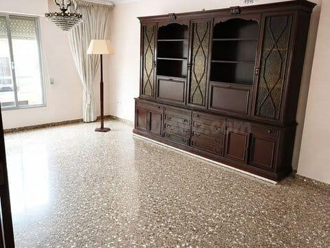 Amplia vivienda con garaje en una de las mejores zonas de Ca