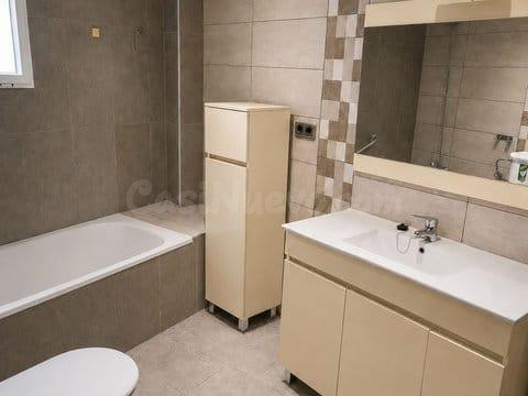 Amplia vivienda con garaje en una de las mejores zonas de Ca - foto 2