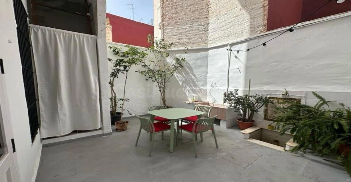 Vivienda con encanto y amplia terraza en el corazón de El Ca