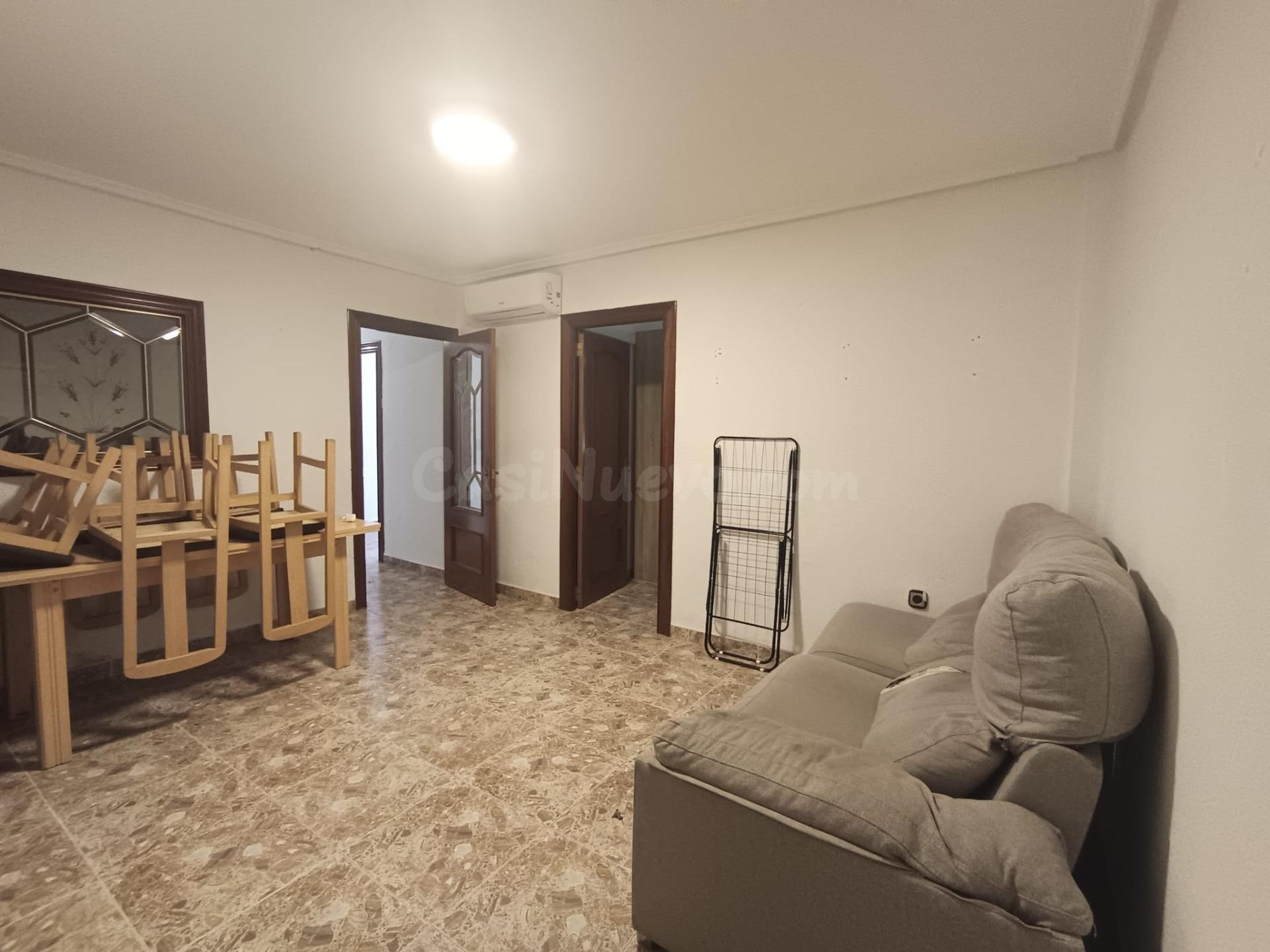 Piso de 3 habitaciones con baño reformado, aire acondicionad