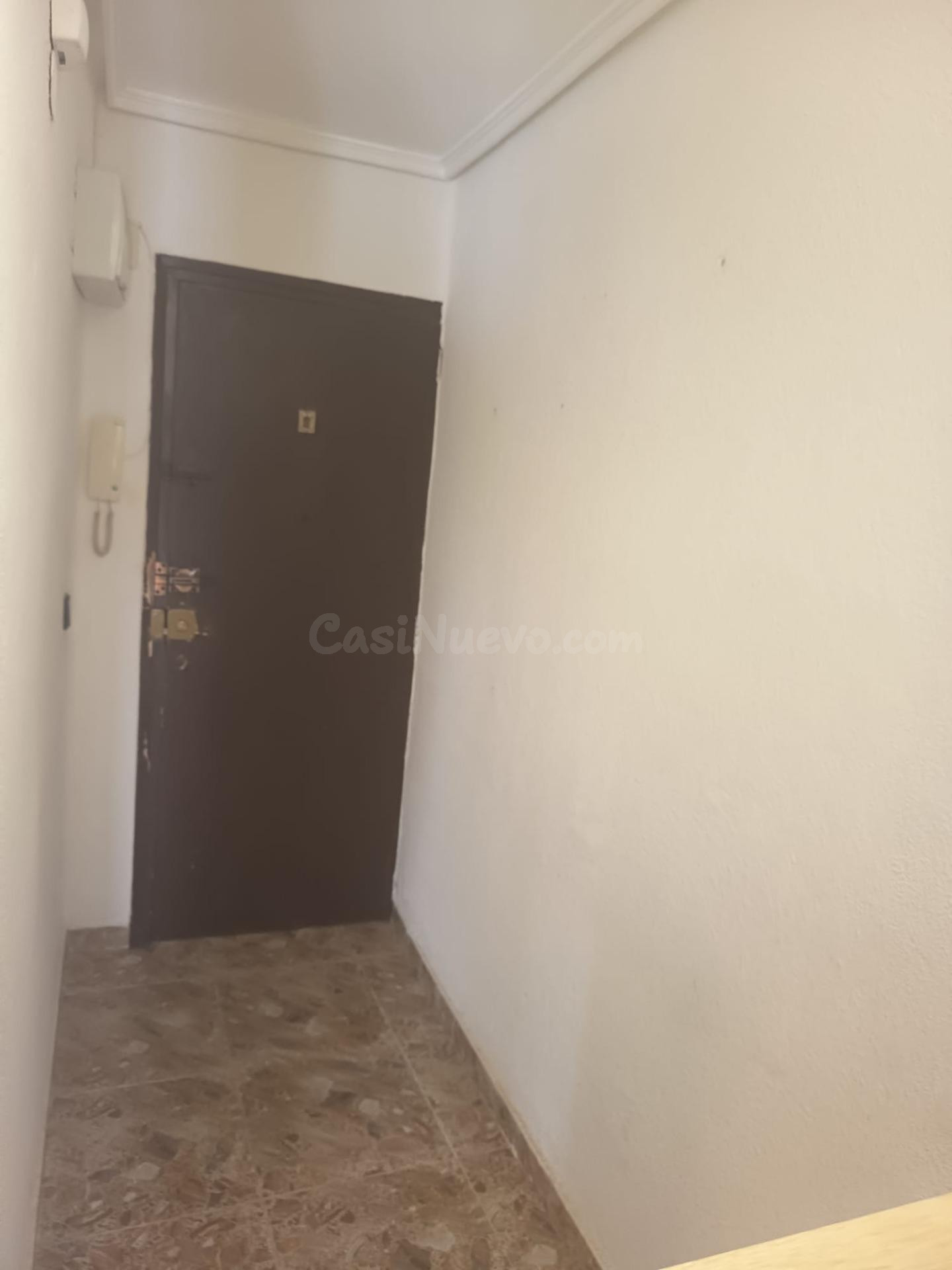 Piso de 3 habitaciones con baño reformado, aire acondicionad - foto 3