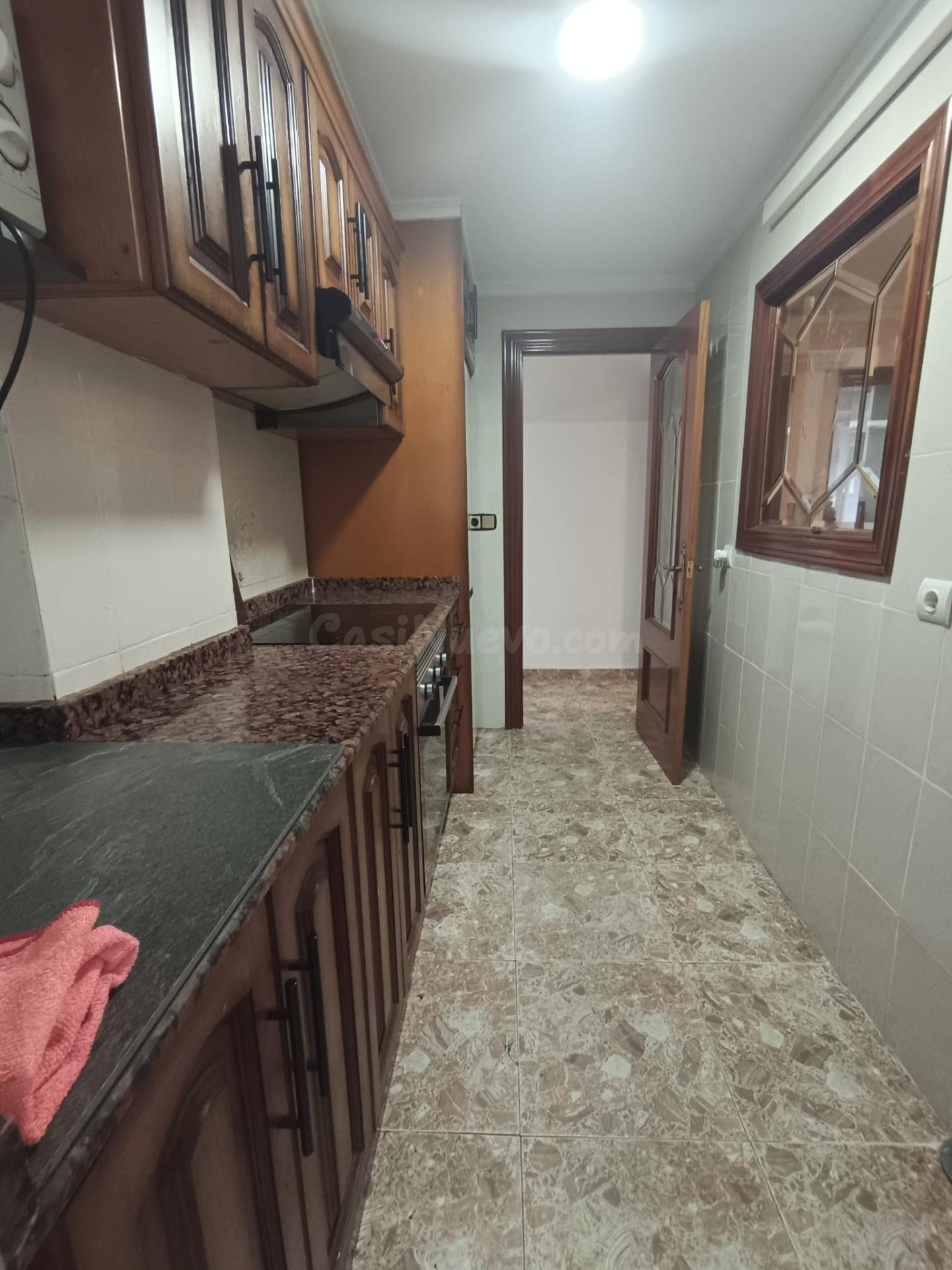 Piso de 3 habitaciones con baño reformado, aire acondicionad - foto 4