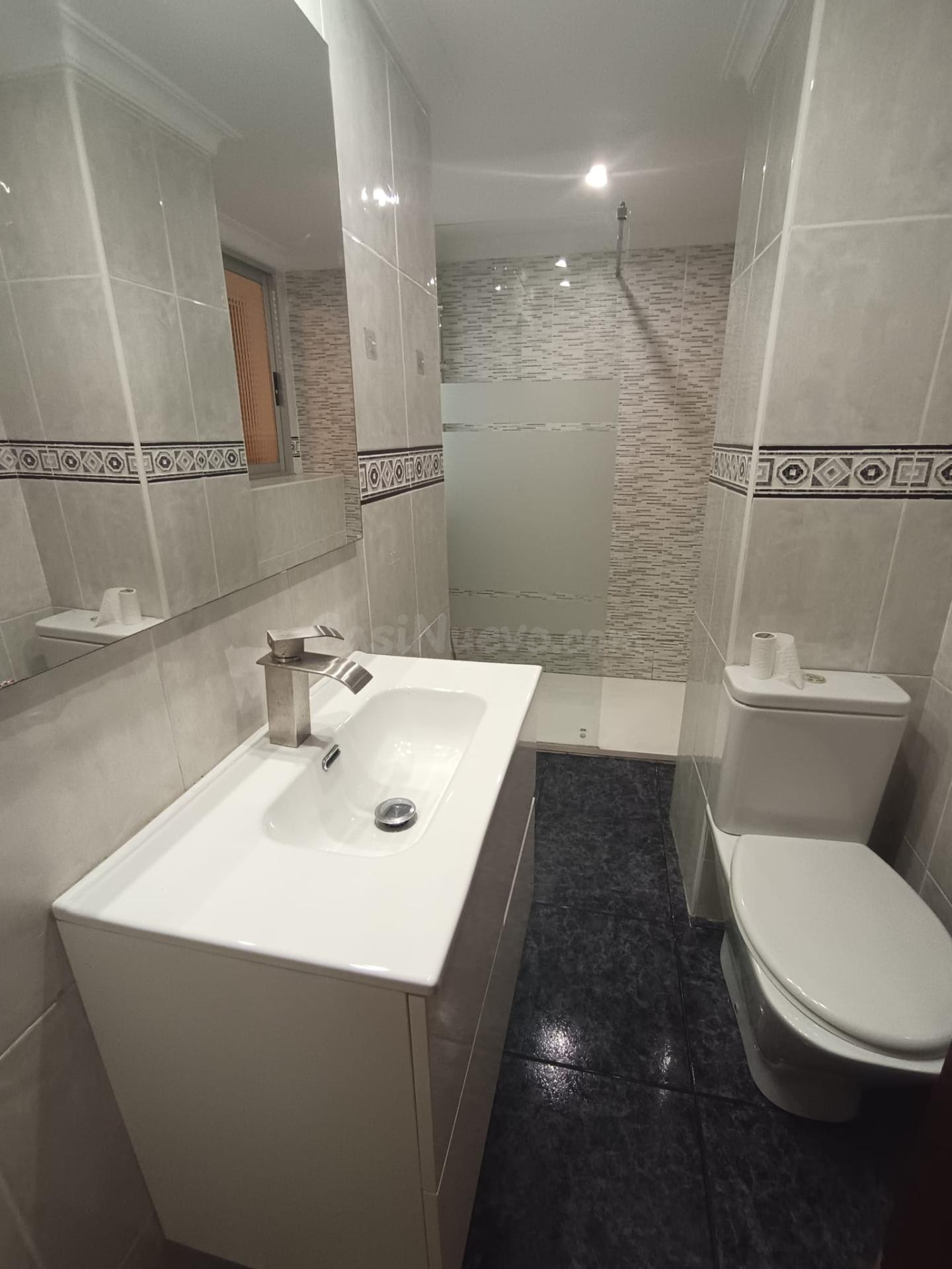 Piso de 3 habitaciones con baño reformado, aire acondicionad - foto 5