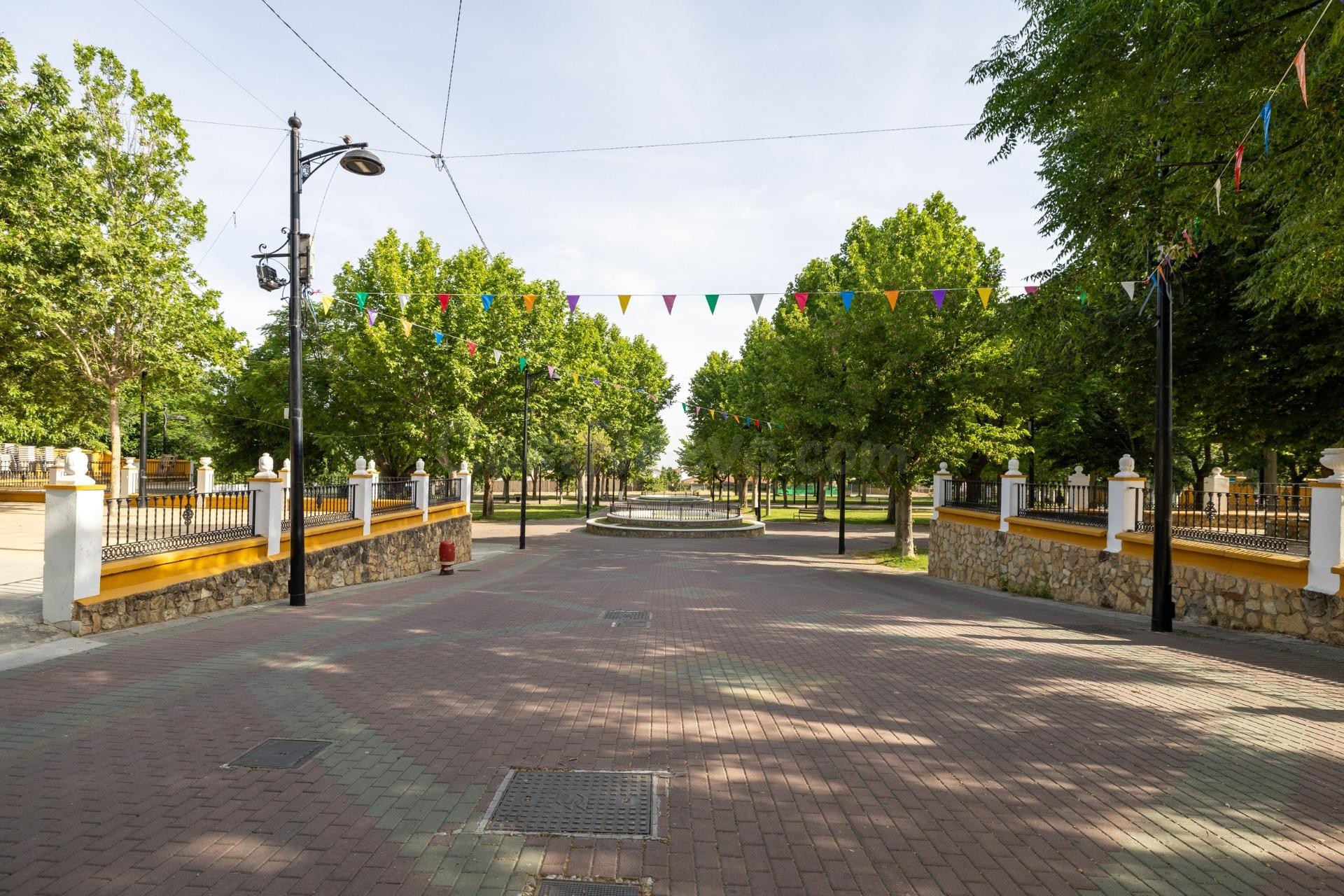 EXCLUSIVA FINCA CON 30.000 m2 DE SUELO URBANIZABLE EN OGÍJAR - foto 3