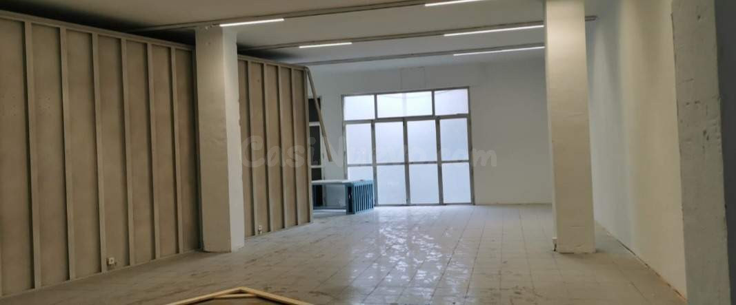 Se alquila nave en L Hospitalet de Llobregat
