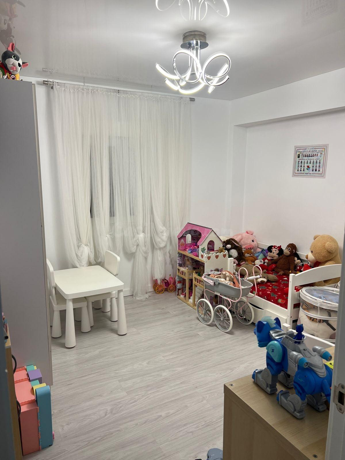 Piso reformado de 2 habitaciones junto al metro en Quart de 