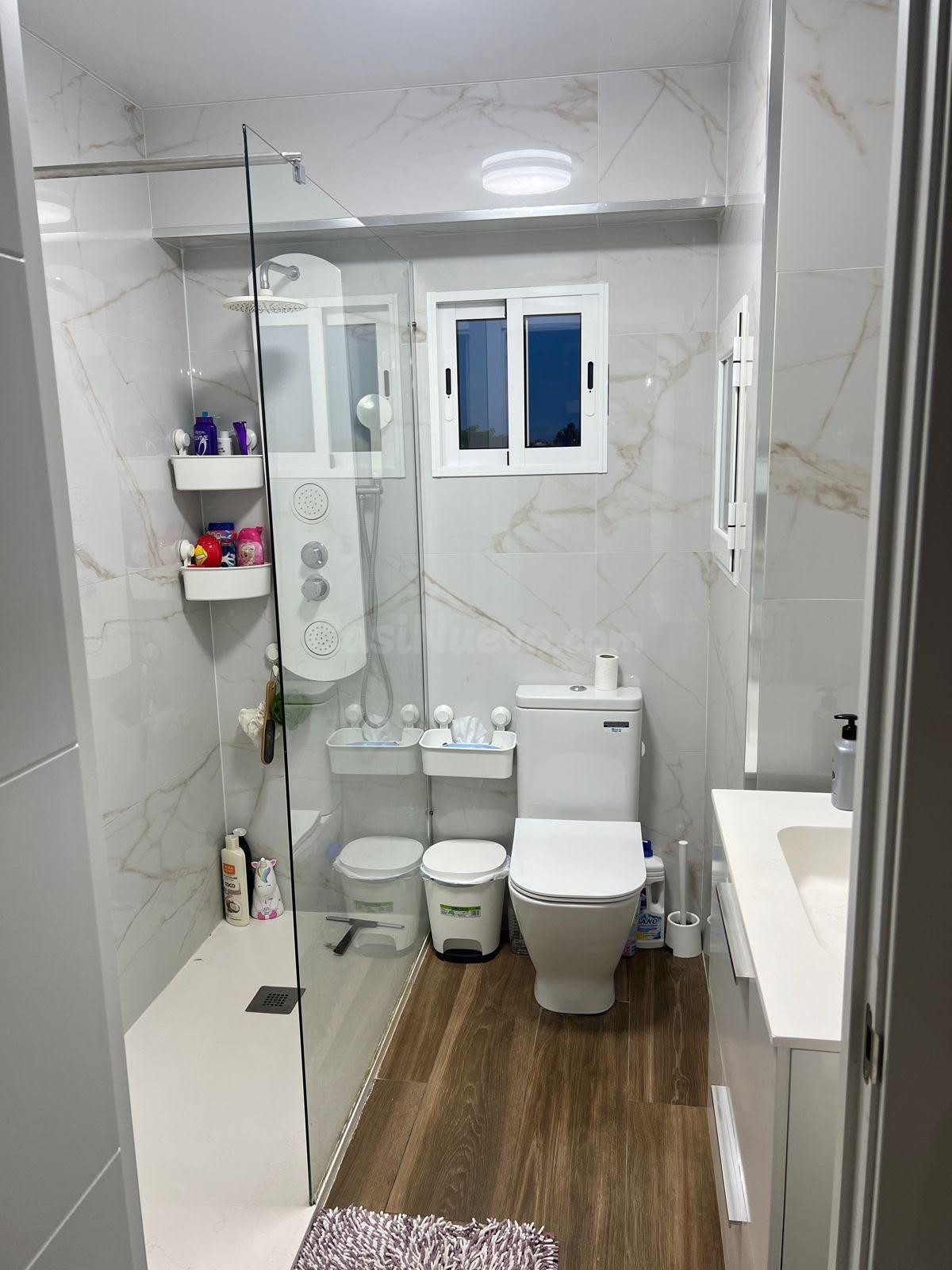 Piso reformado de 2 habitaciones junto al metro en Quart de  - foto 2