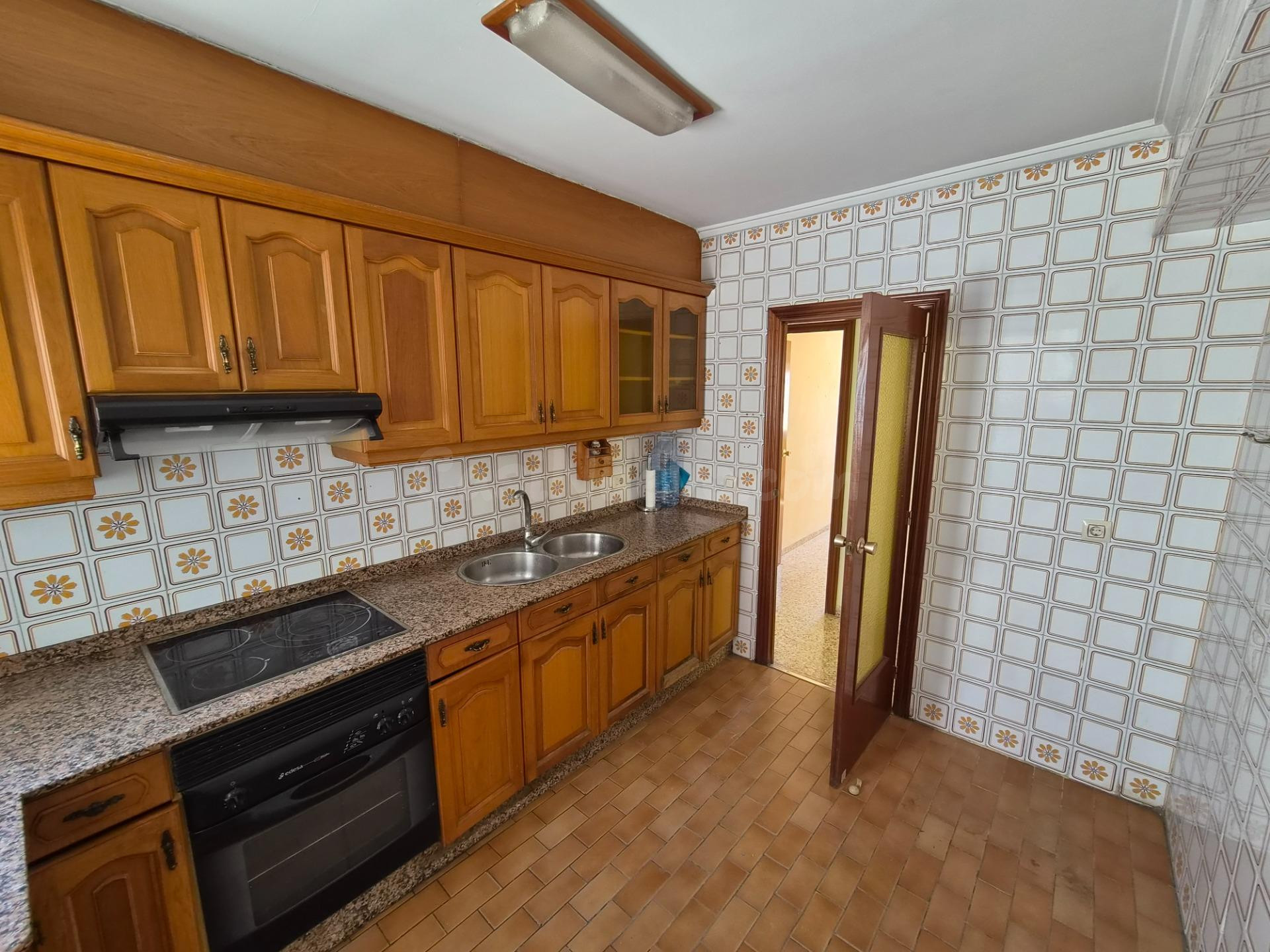 Vivienda con 4 habitaciones, mucha luz natural y una ubicaci
