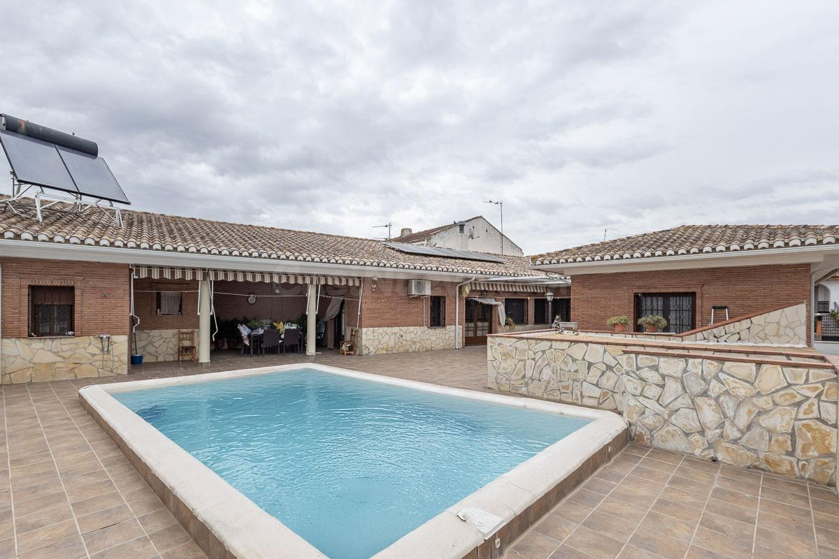 Chalet en planta baja en Pedro Ruiz, Santa Fe - foto 2