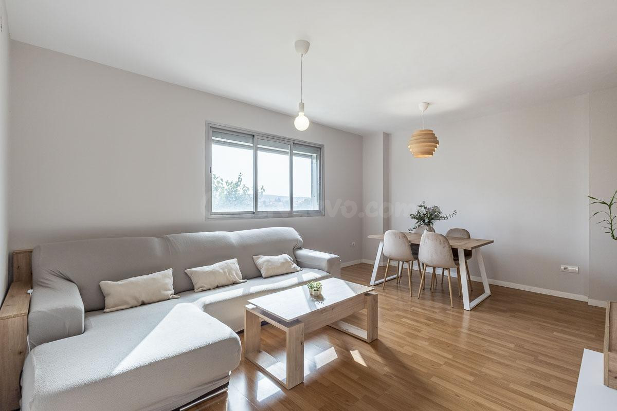 Piso con luz, vistas despejadas y urbanización ideal para fa - foto 3