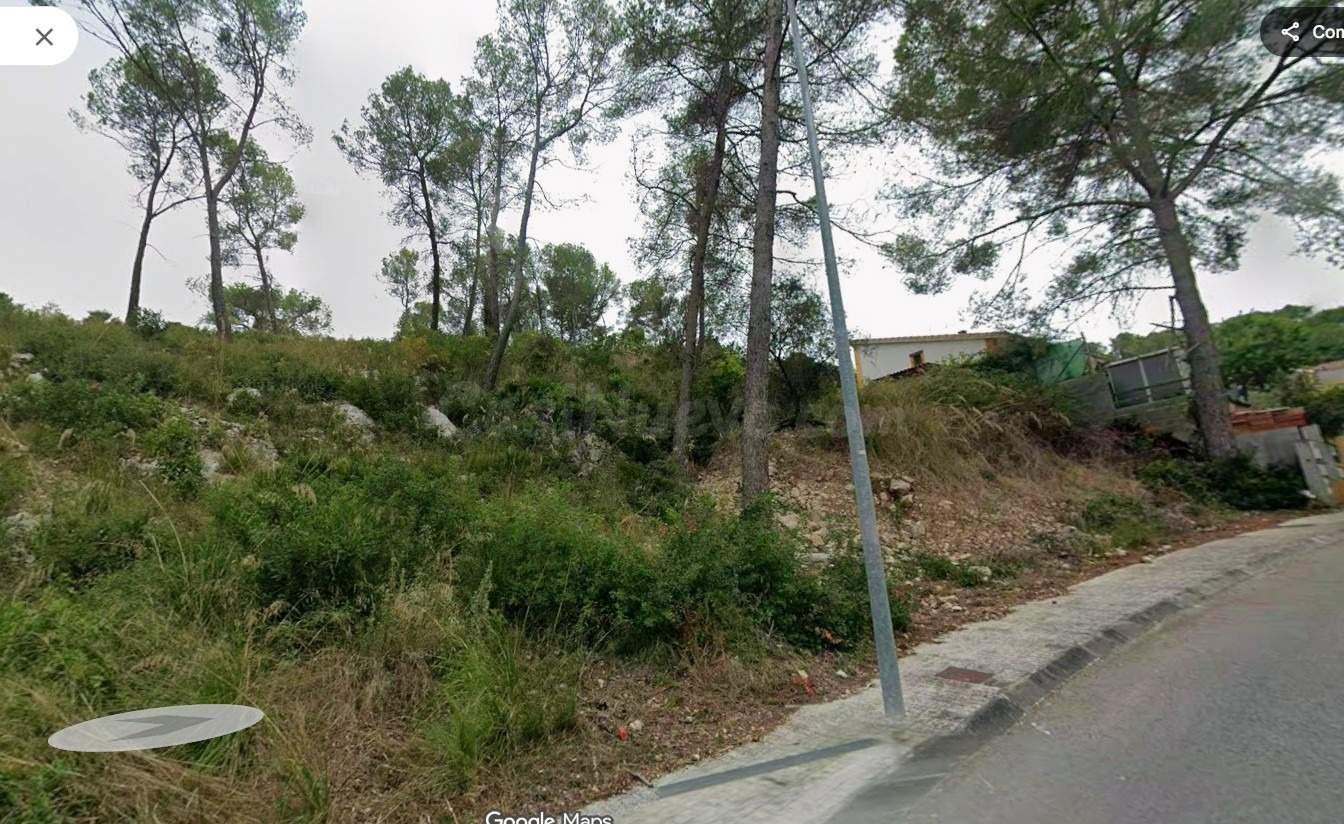 GRAN OPORTUNIDAD. Se vende gran parcela urbana de 1.126 m2 situada en la urbanización Pineda Park,