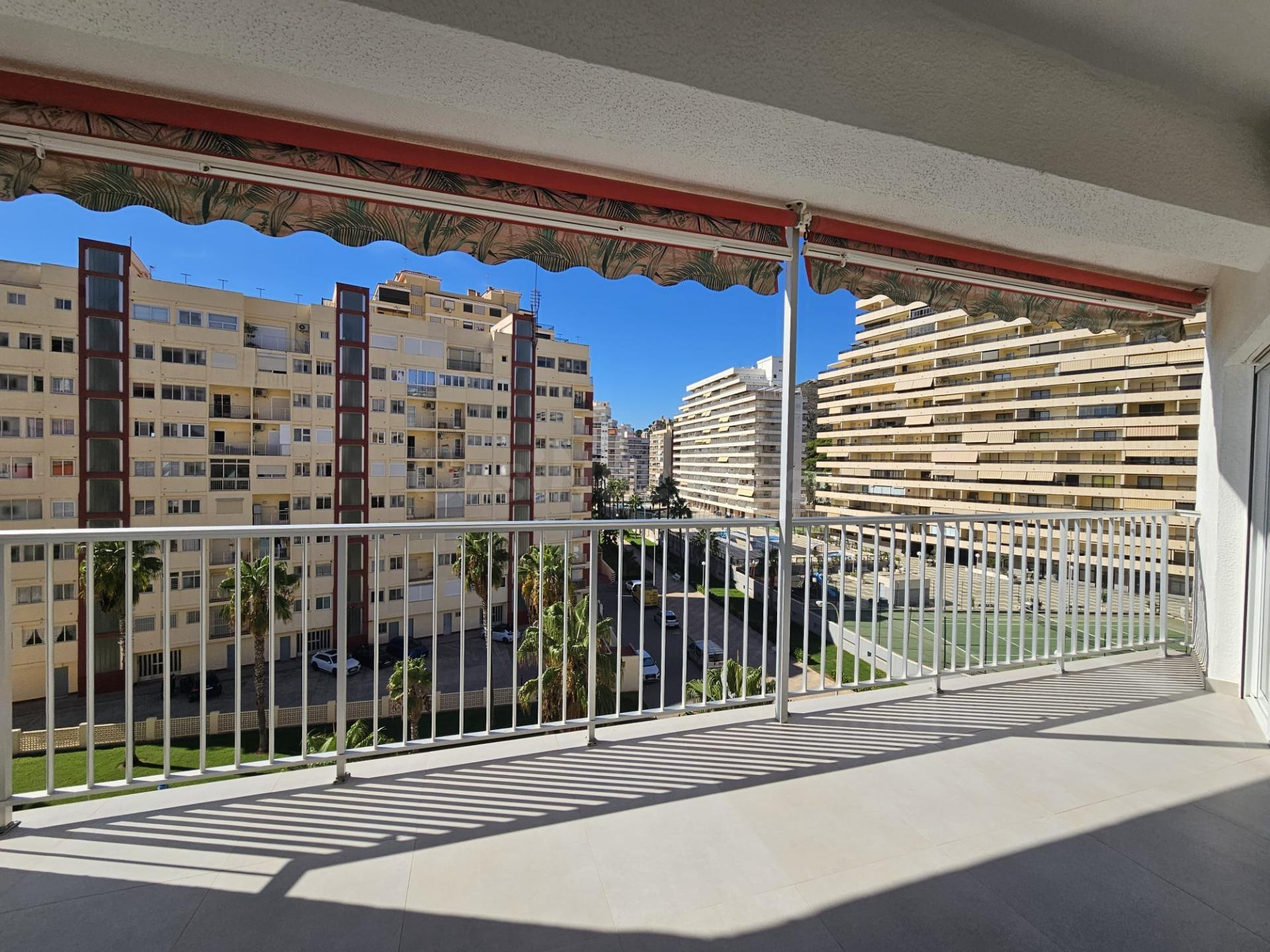 Apartamento reformado en primera línea de playa en Cullera.  - foto 2