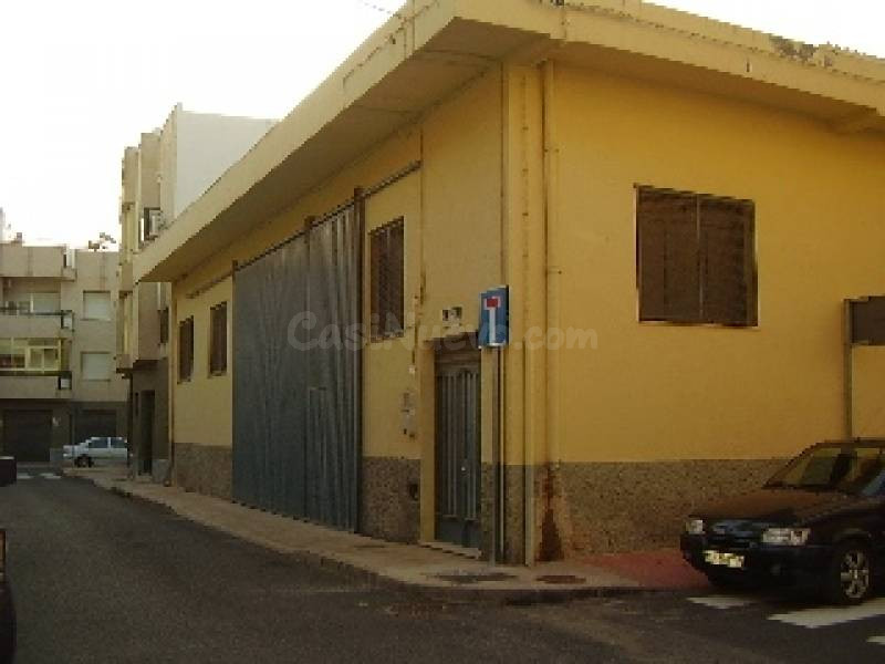Local comercial 566m² en alquiler - Ejido norte - foto 2
