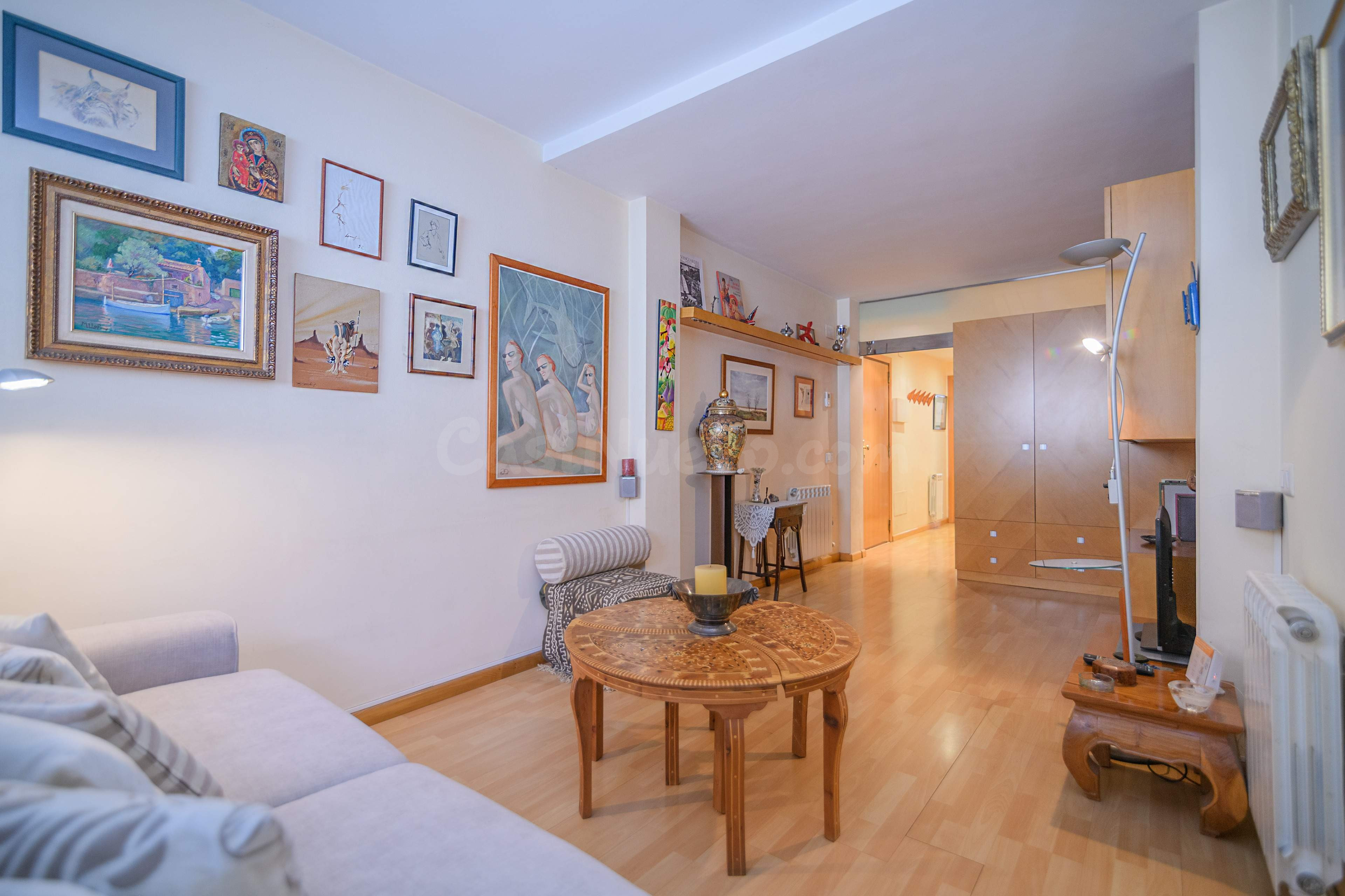 Dúplex con patio y suite con vestidor en Sants.  Finca moderna (2002)