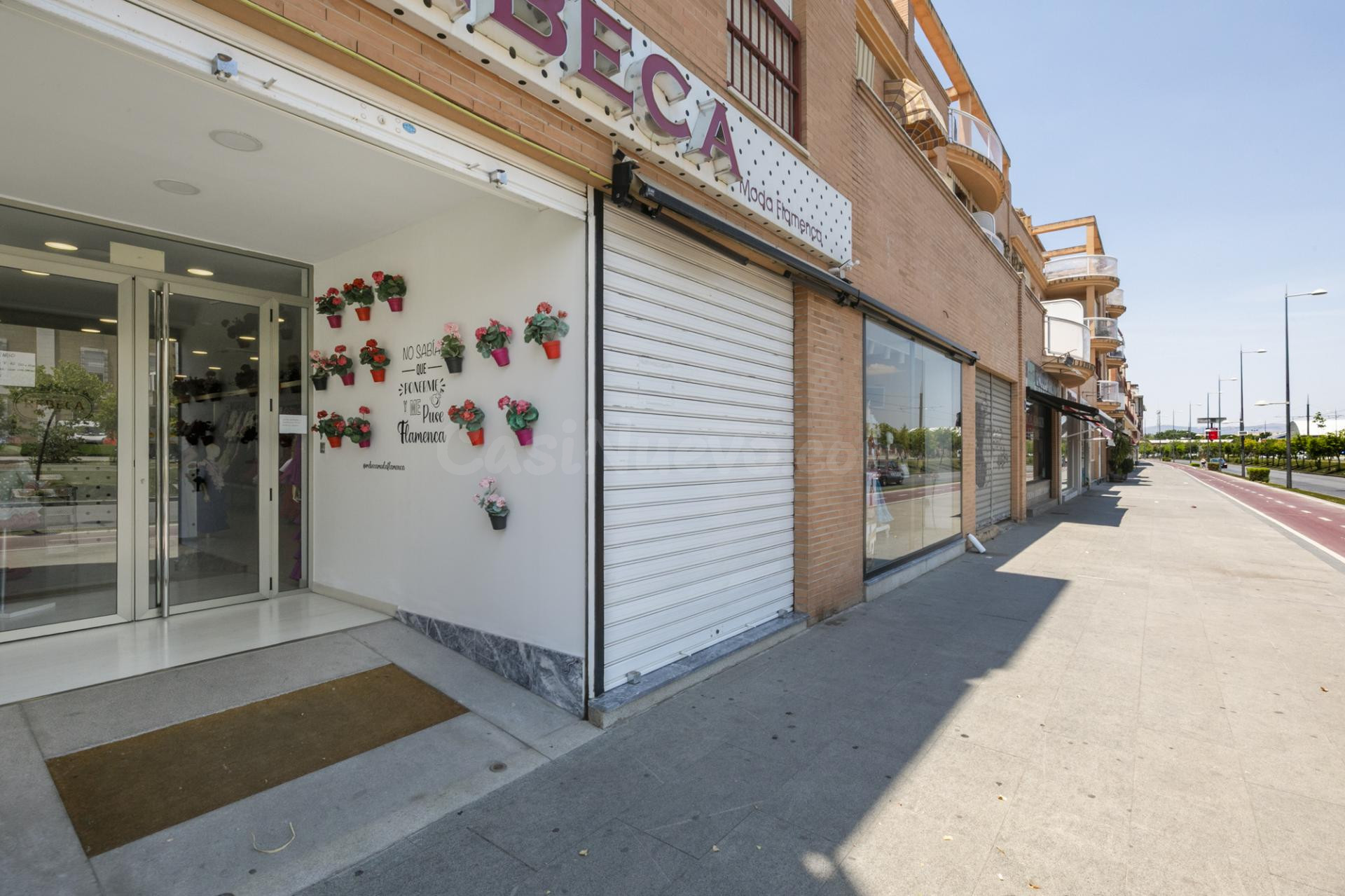 Local comercial en una ubicación estupenda! - foto 2