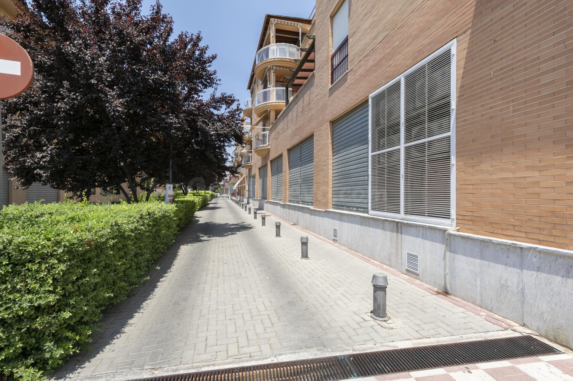 Local comercial en una ubicación estupenda! - foto 4