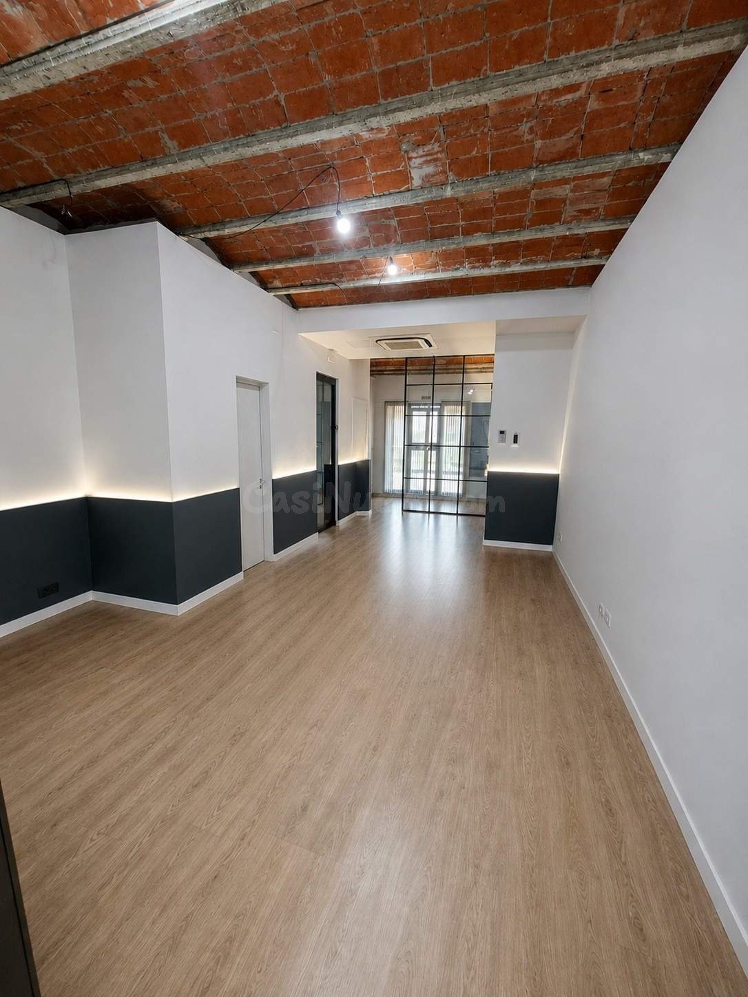 LOCAL COMERCIAL MODERNO Y VERSÁTIL EN EL CENTRO DE SITGES