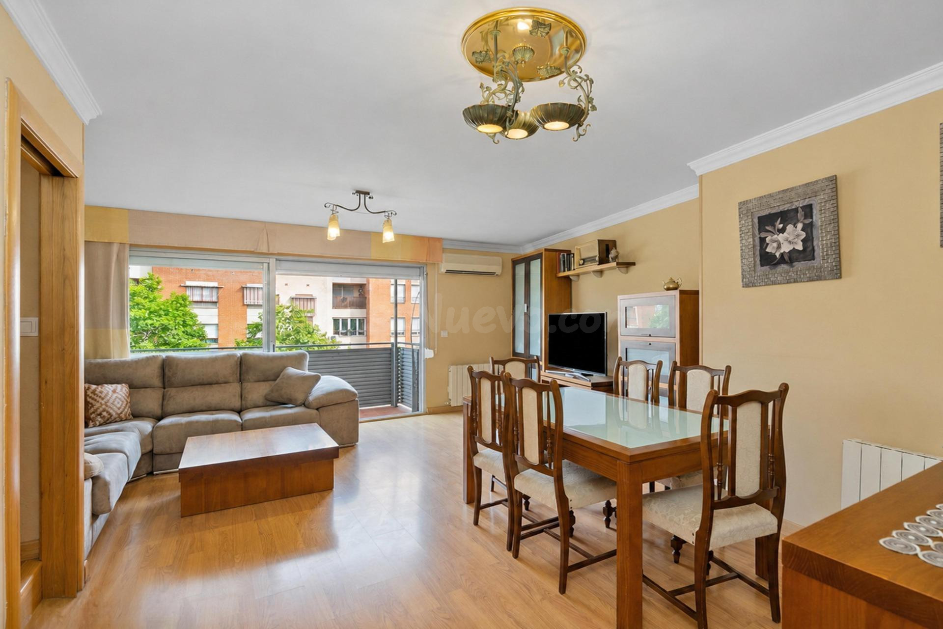 EN VENTA ATICO DÚPLEX CON GRAN TERRAZA JUNTO ESTACIÓN DE AUT - foto 2