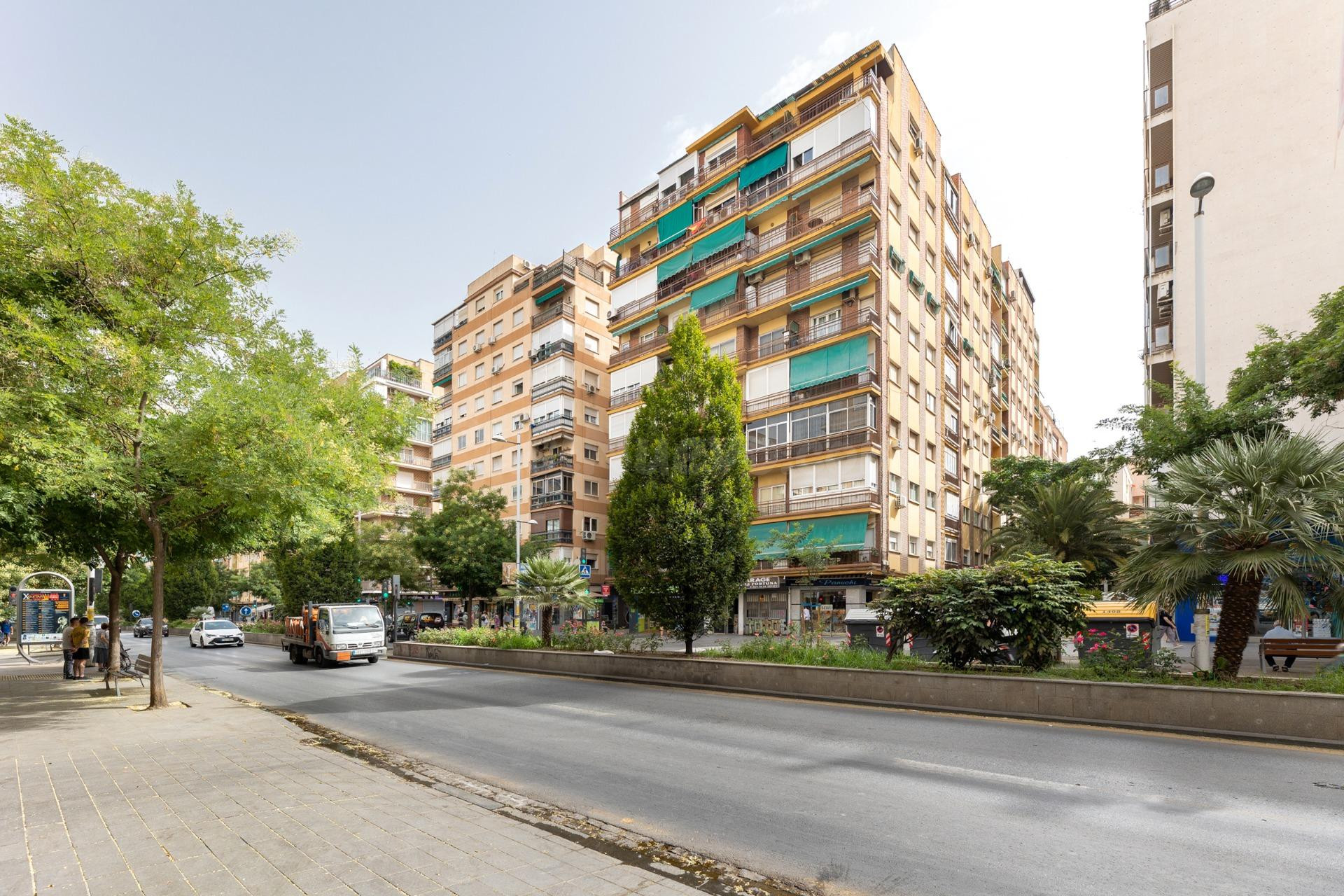 Gran piso en pleno centro de Granada - foto 2