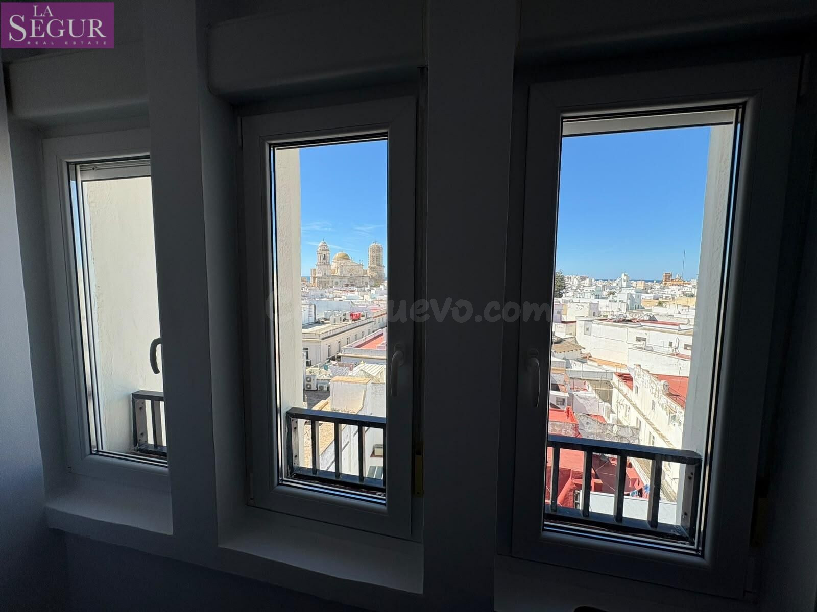 Alquiler de apartamento de alto nivel en el centro de Cádiz - foto 2
