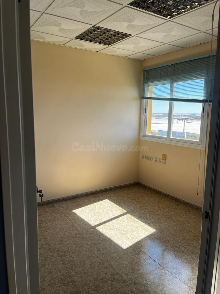 OFICINA EN SANTA MARÍA DEL ÁGUILA - EL EJIDO (ALMERÍA) - foto 4