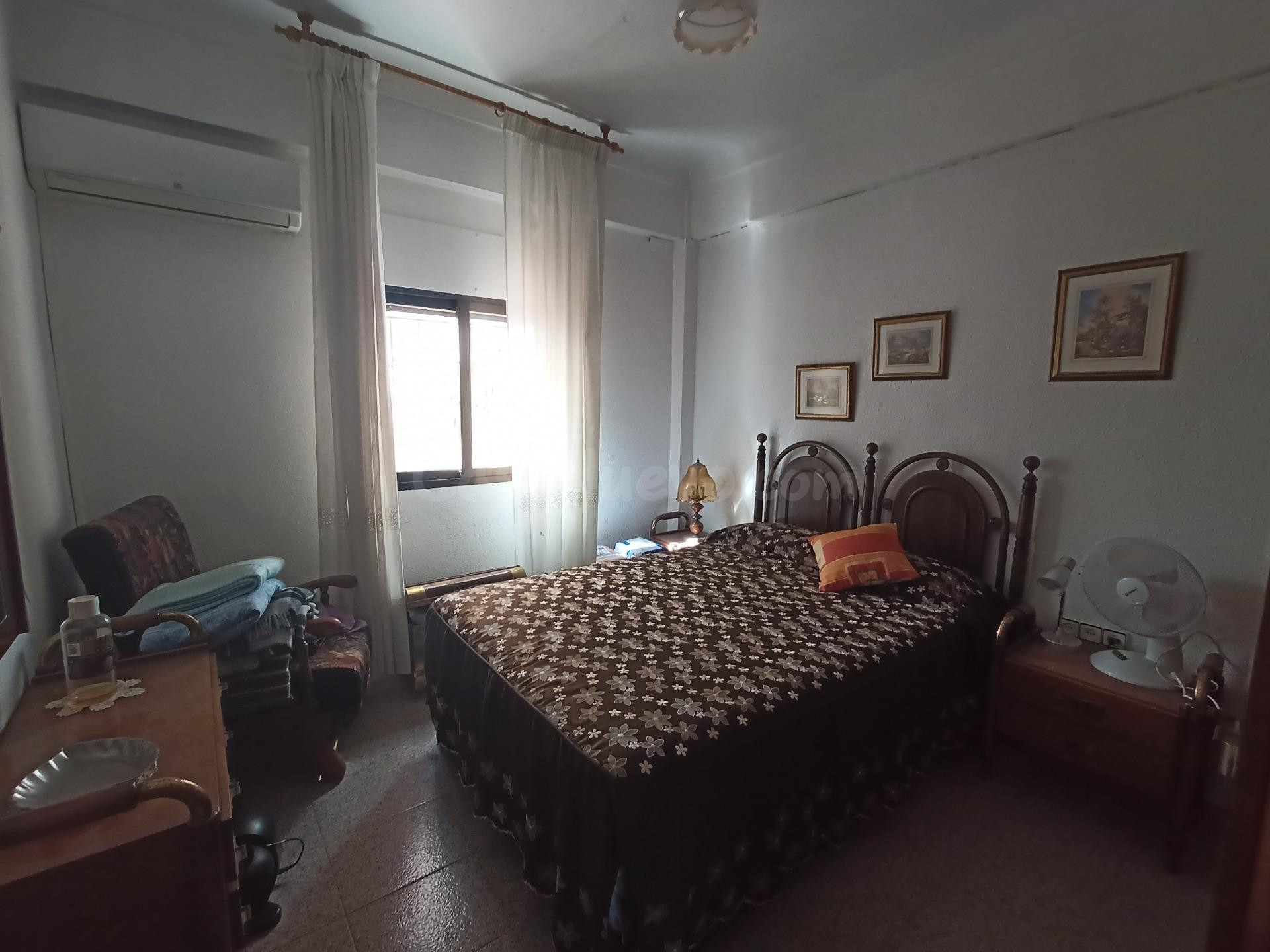 VIVIENDA SOBRE ALMACÉN EN EJIDO CENTRO (EL EJIDO-ALMERÍA)