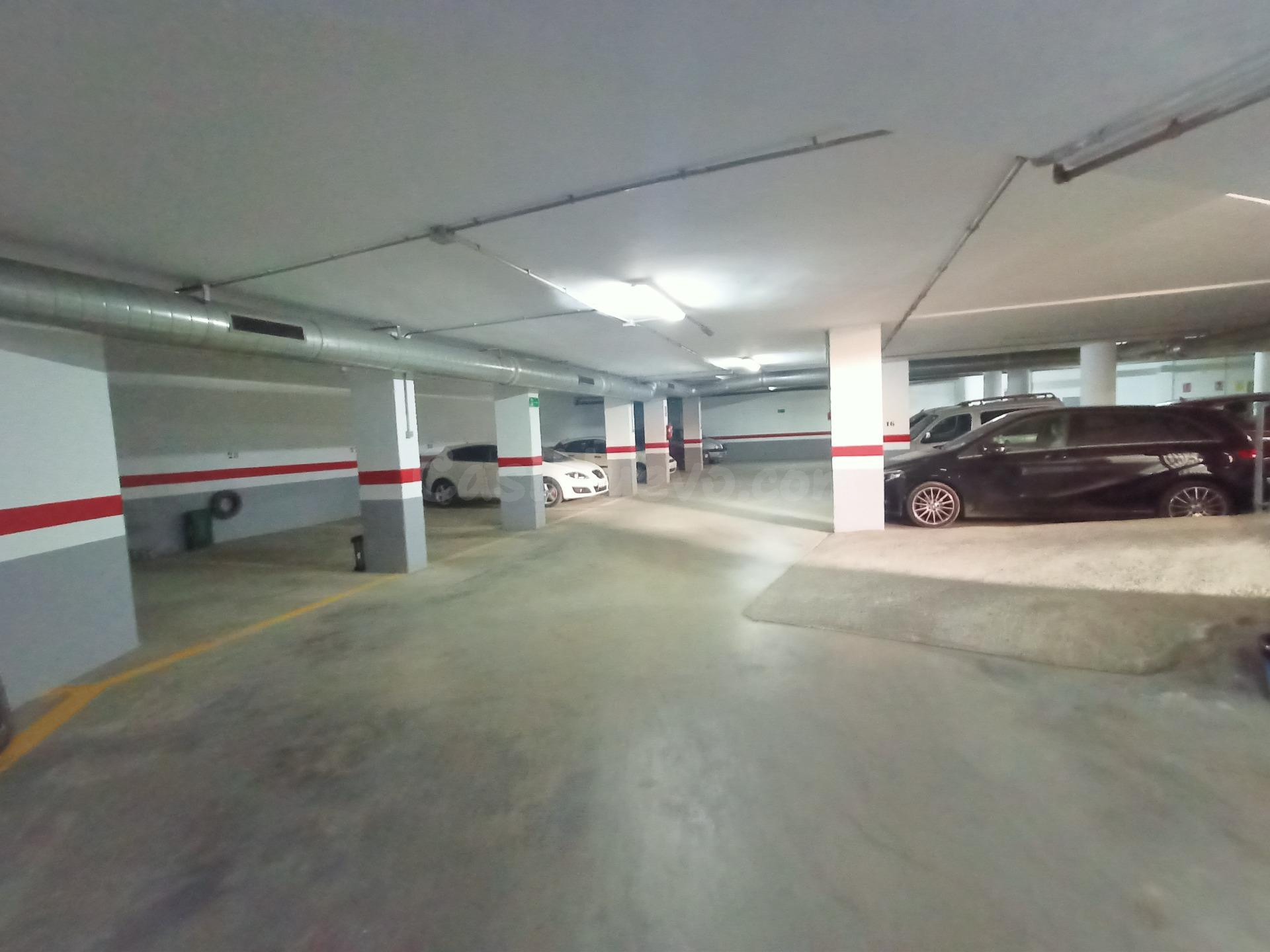 PLAZA DE GARAJE EN VENTA O ALQUILER EN EL EJIDO - foto 2