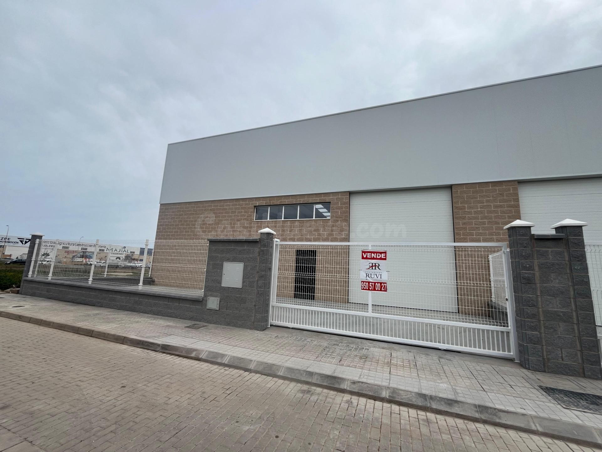 NAVE 2 INDUSTRIAL EN ALQUILER EN AV DEL TREINTA - foto 2