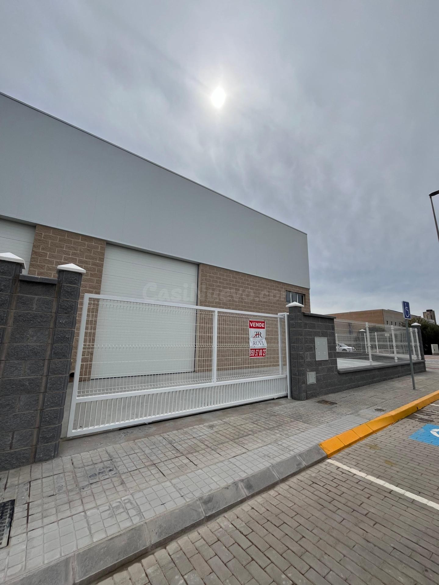 NAVE 2 INDUSTRIAL EN ALQUILER EN AV DEL TREINTA - foto 3