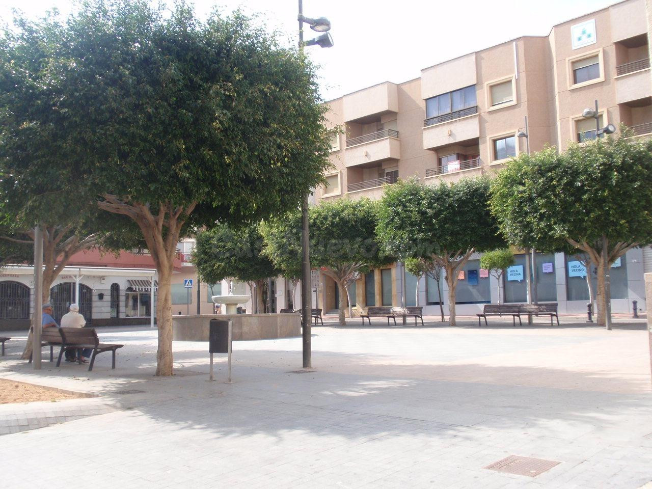 LOCAL COMERCIAL EN ALQUILER PLAZA PARROCO JOSE JIMENEZ - foto 2