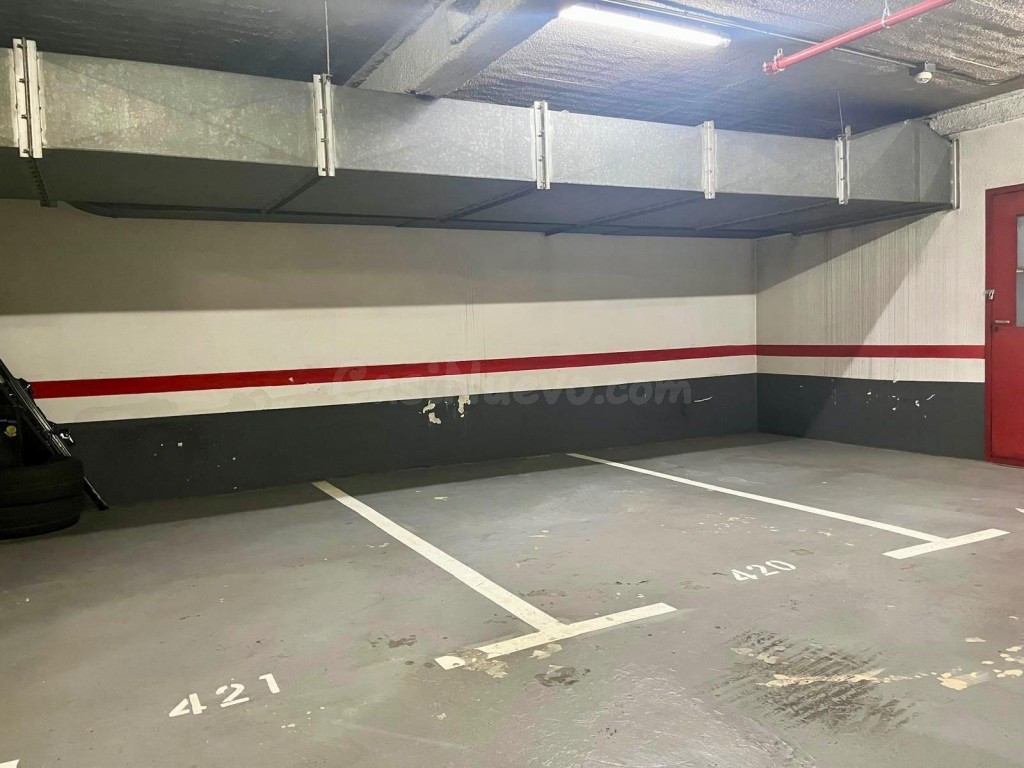 Tres plazas de aparcamiento en Paseo de Gracia