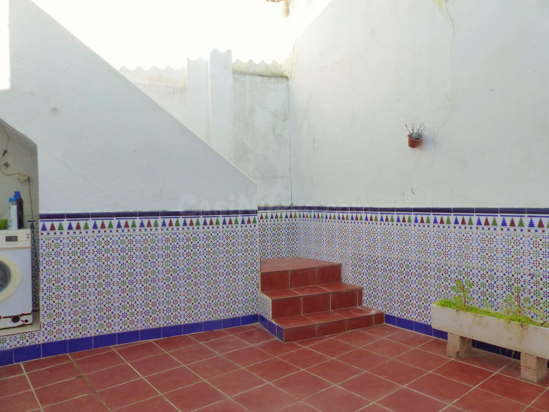 Casa en planta baja con terraza y patio - foto 3