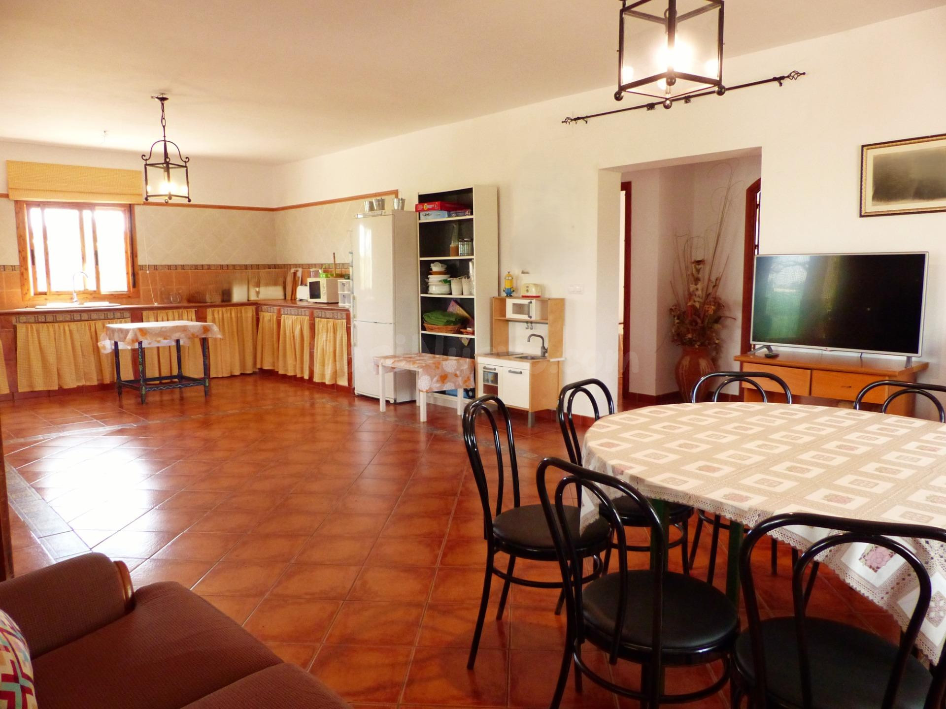 PRECIOSA CASA CON JARDIN EN FINCA RÚSTICA