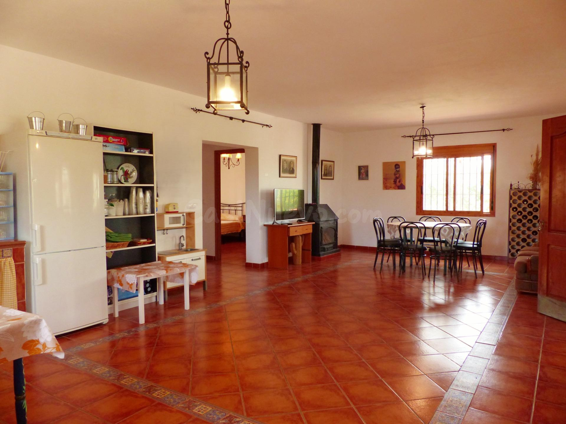 PRECIOSA CASA CON JARDIN EN FINCA RÚSTICA - foto 2