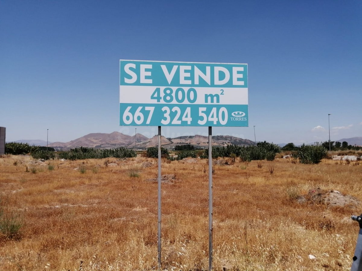 Solar en Carretera de Córdoba