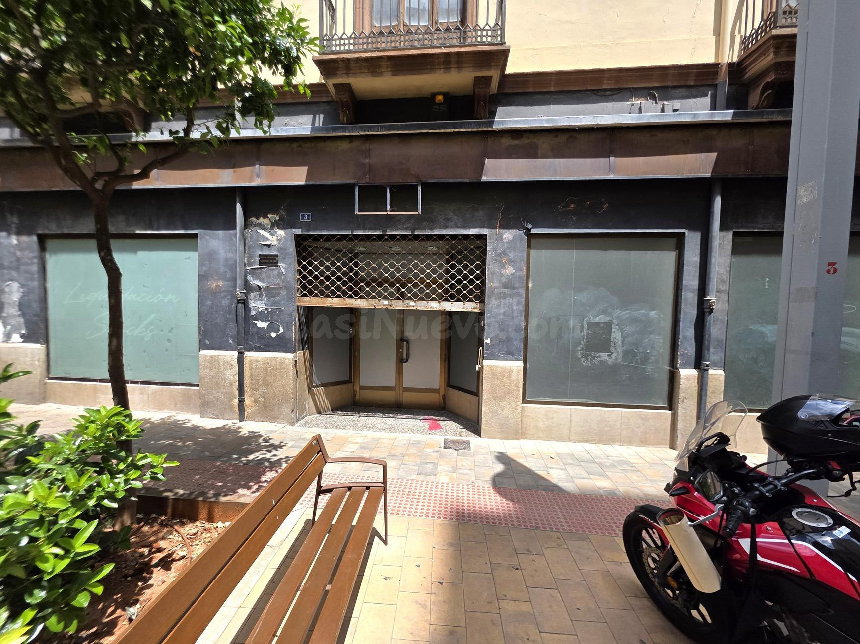 Local en Castellón, entre calle Enmedio y Plaza Mª Agustina. 300 m2 de planta baja - foto 2