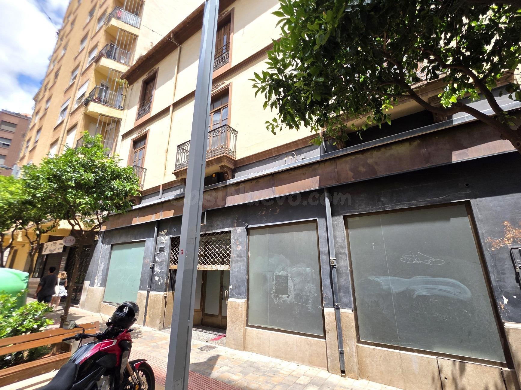 Local en Castellón, entre calle Enmedio y Plaza Mª Agustina. 300 m2 de planta baja - foto 3