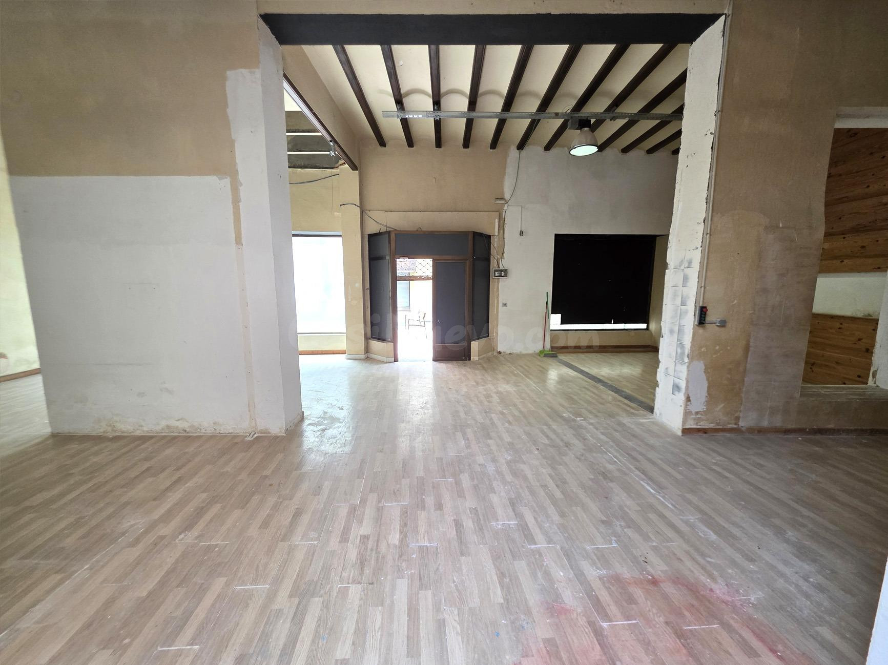 Local en Castellón, entre calle Enmedio y Plaza Mª Agustina. 300 m2 de planta baja - foto 4
