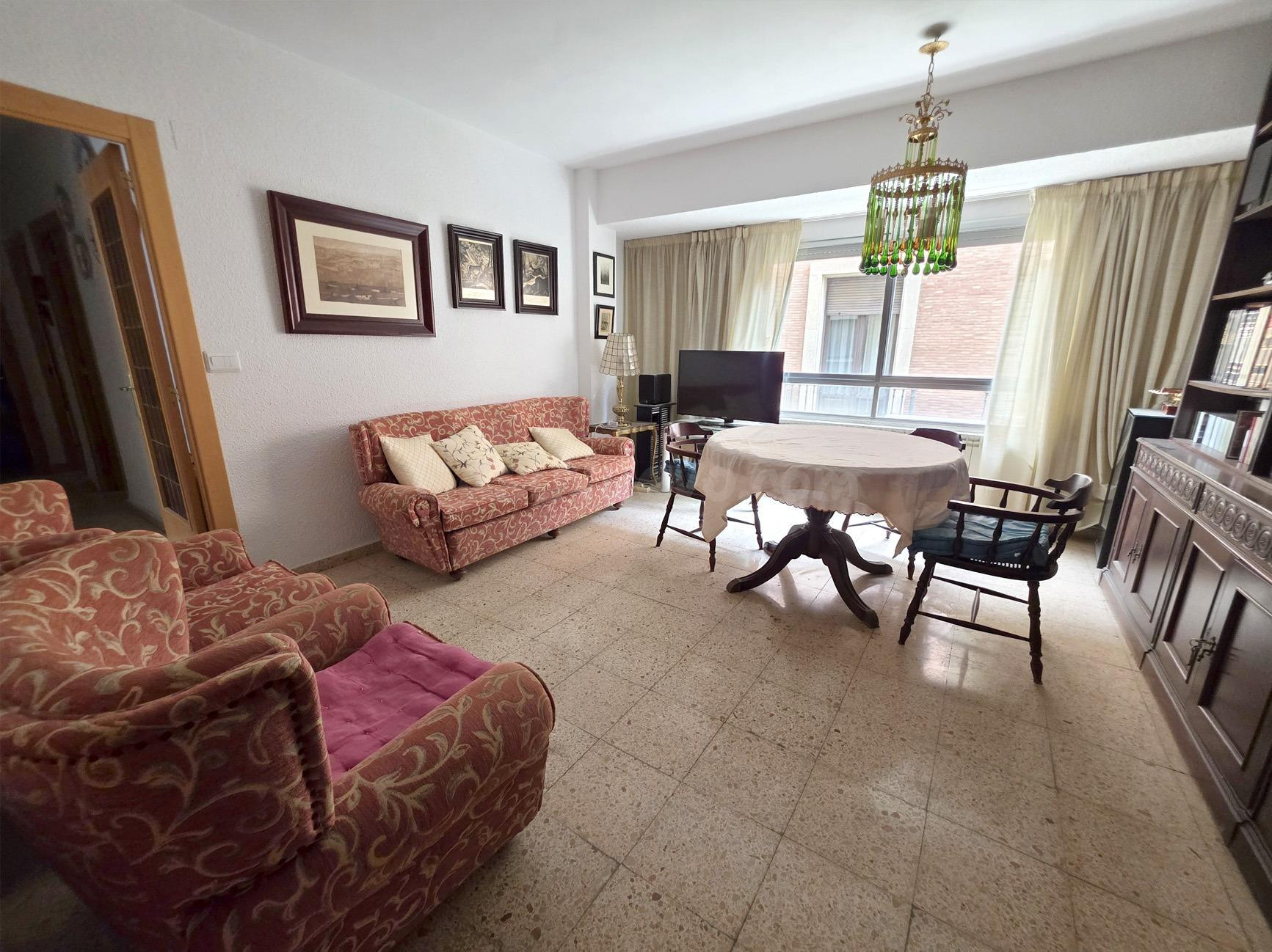 Se vende piso en pleno centro de Castellón, junto Plaza de Las Aulas, calle Mayor y Plaza Mª Agustina. Piso 2º con ascensor - foto 2