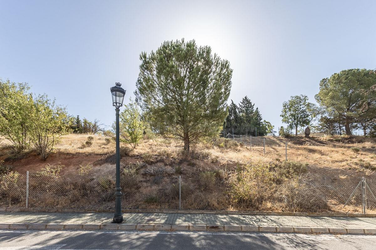 PARCELA 610 M2 EN CORTIJO DE LA LUZ, OTURA. - foto 2