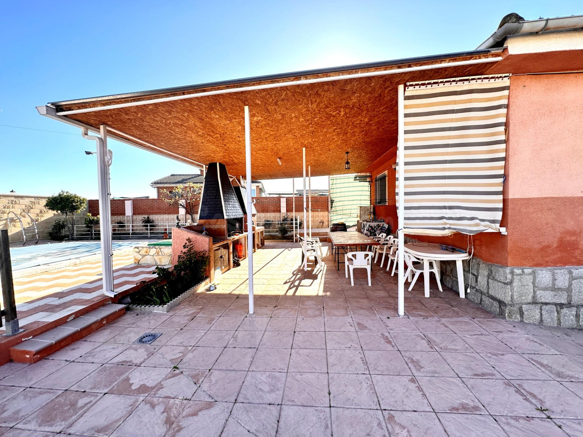 Chalet independiente con 825 m2 de parcela, piscina y una so - foto 3
