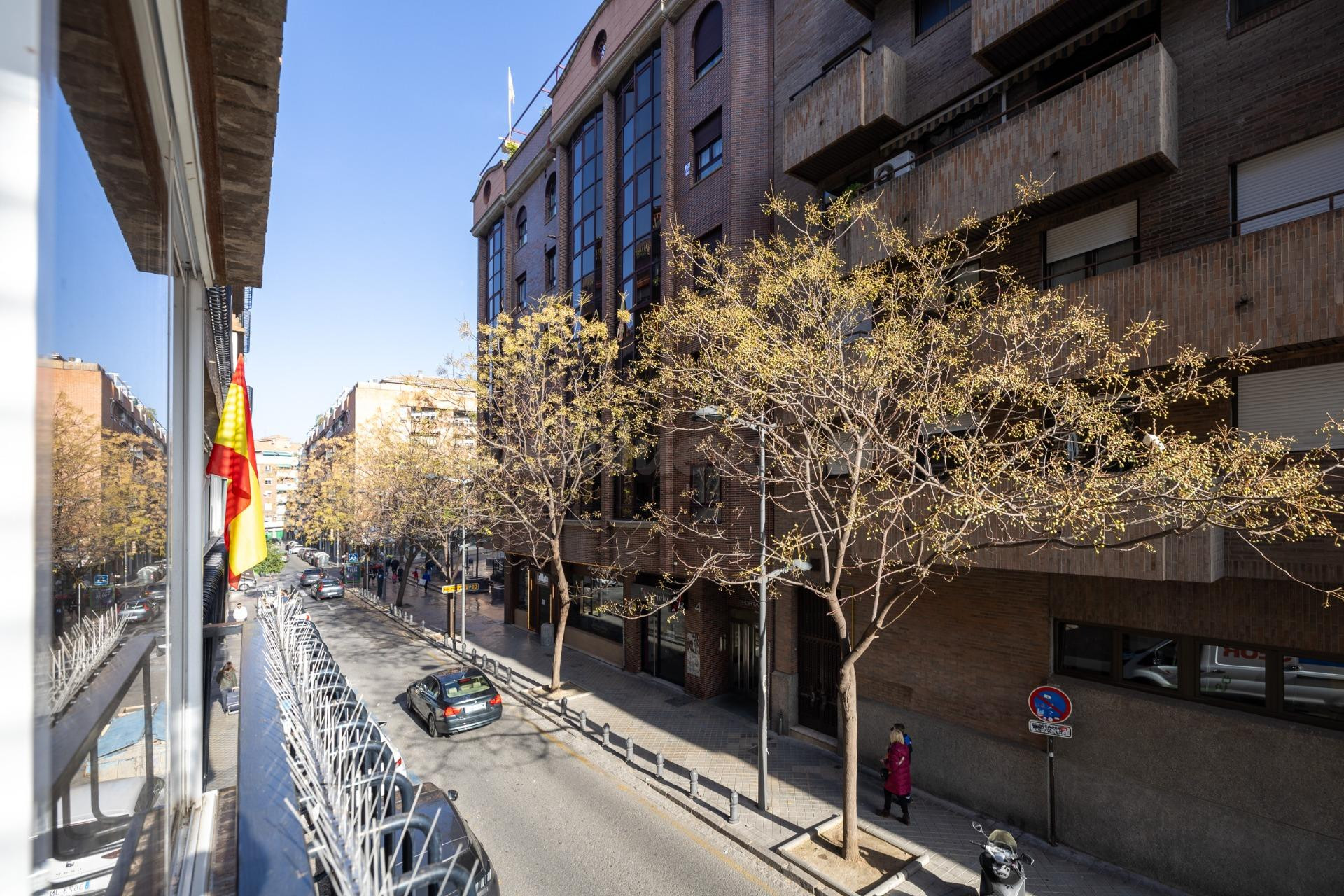 Gran piso en Plaza de Menorca con plaza de garaje y trastero - foto 4