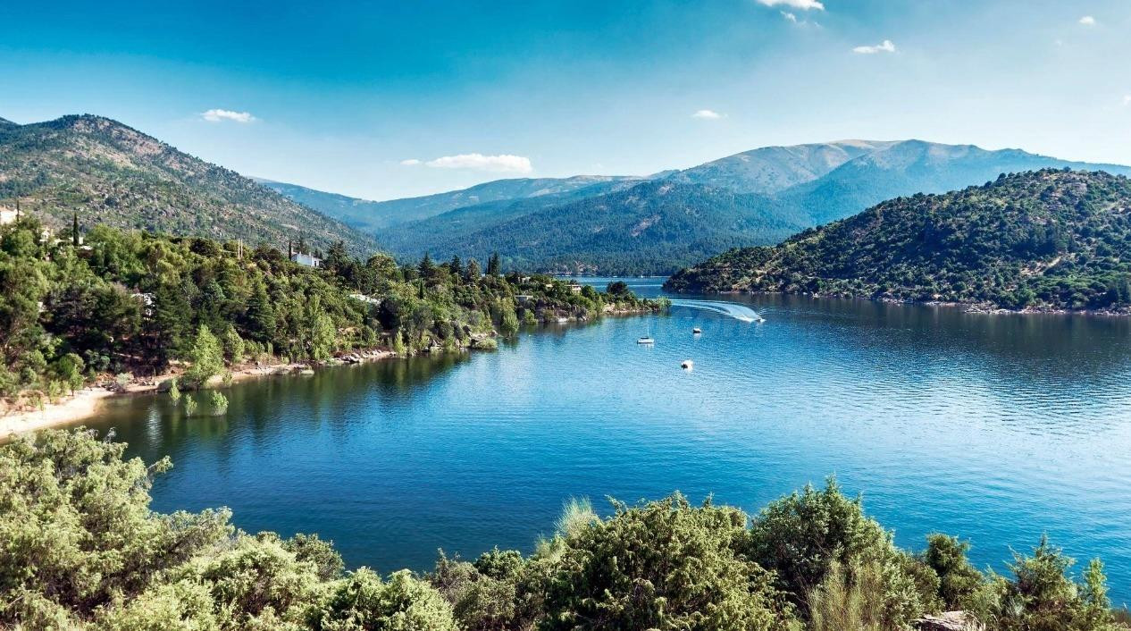 TU REFUGIO EN LA SIERRA DE GREDOS, A POCO MAS DE UNA HORA DE