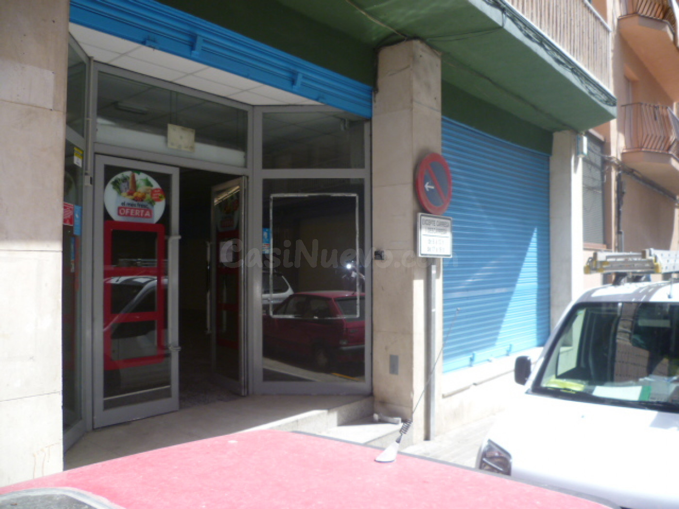 Local comercial 300m² en alquiler - BARRI SAN MAURO