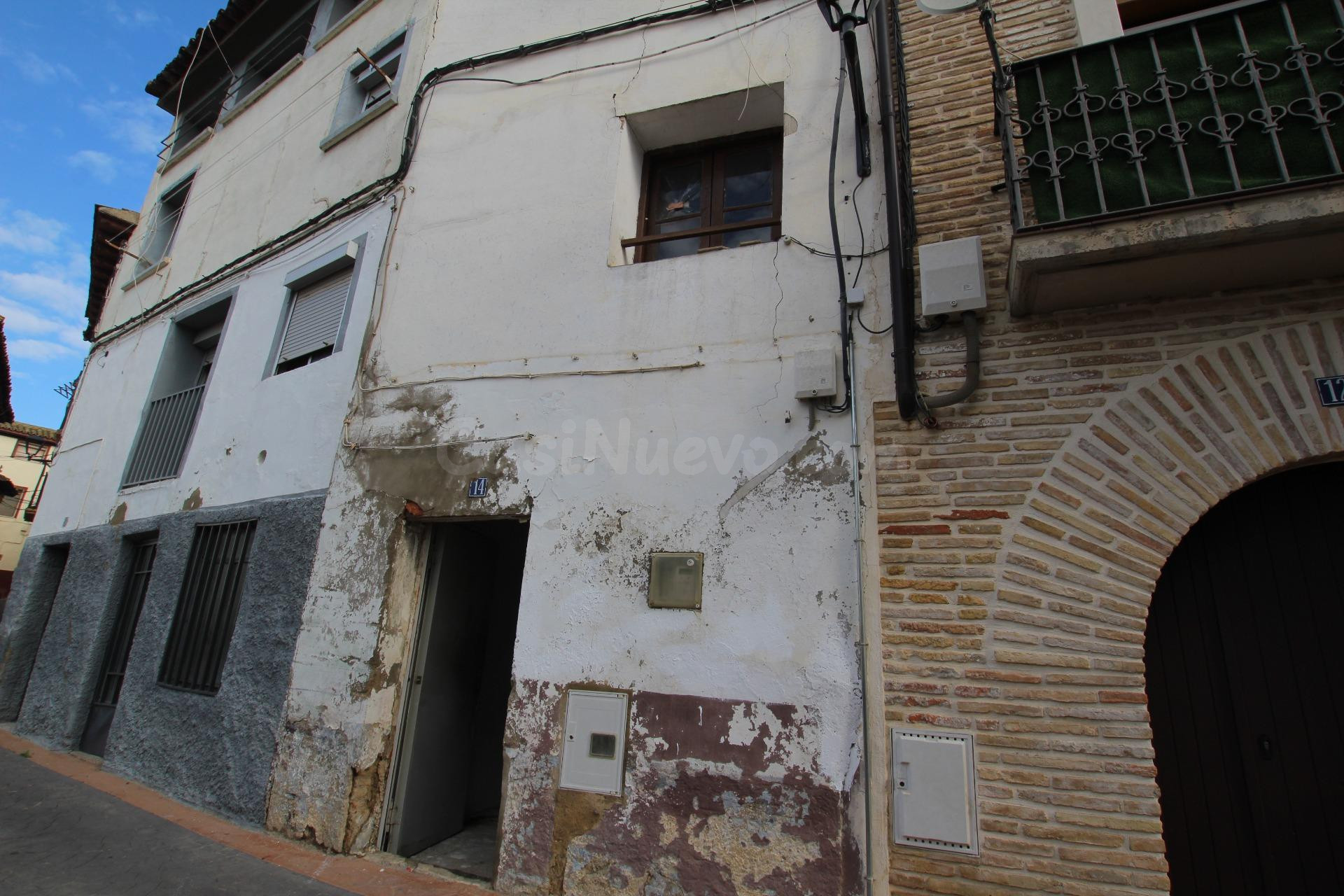 Amplia Casa en Ejea de los Caballeros - Oportunidad para Ref
