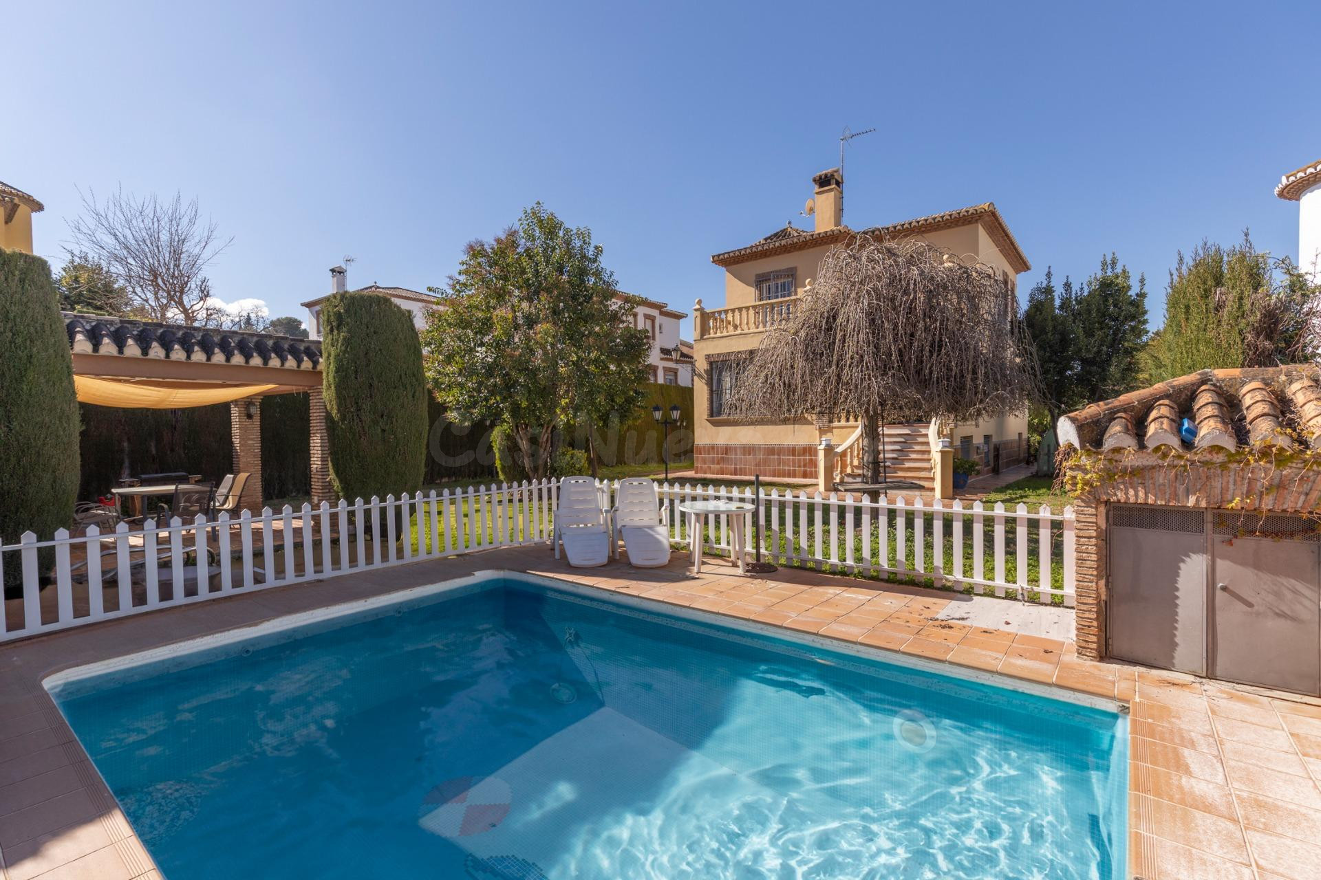 Exclusivo chalet independiente en enclave privilegiado