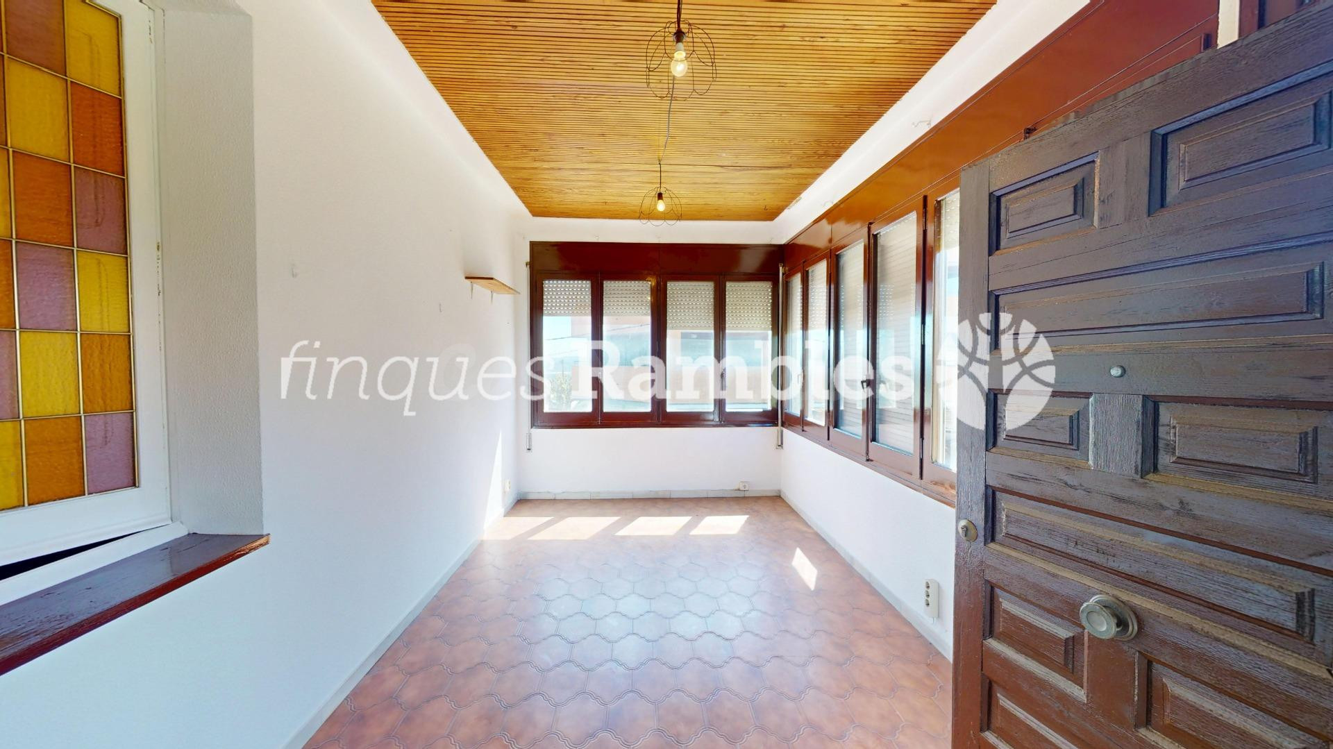 ESPECTACULAR CASA CON JARDÍN EN PLENO CENTRO DE LA BEGUDA AL - foto 4
