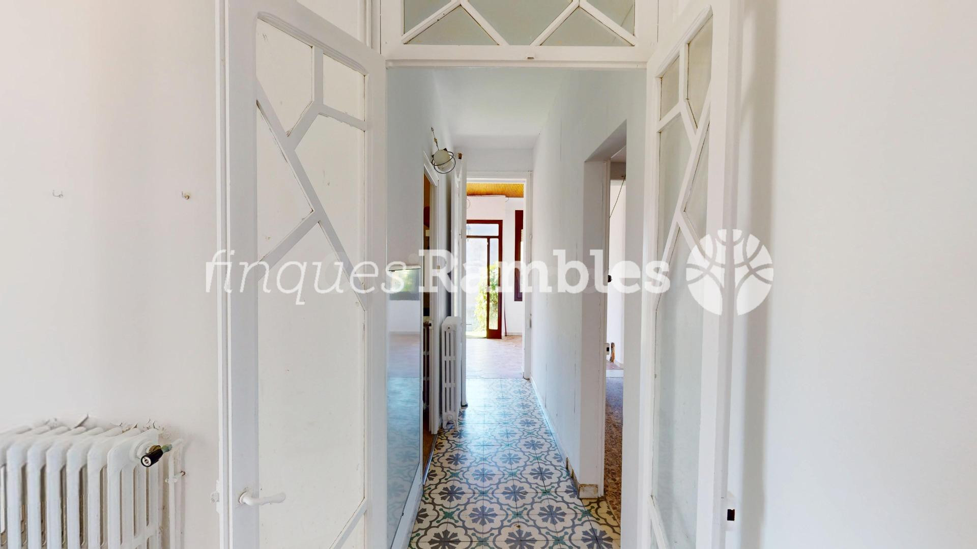 ESPECTACULAR CASA CON JARDÍN EN PLENO CENTRO DE LA BEGUDA AL - foto 5