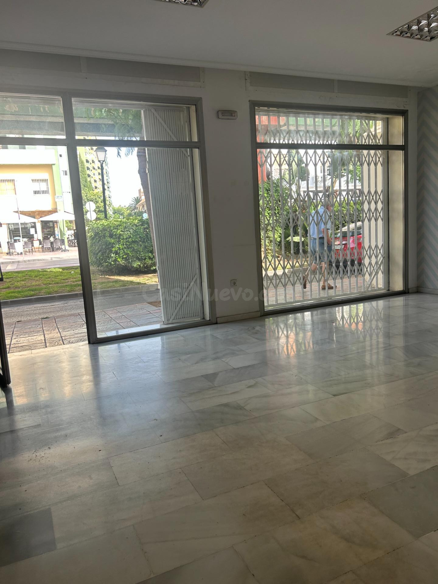 LOCAL COMERCIAL EN ALQUILER EN LOS BOLICHES - foto 2