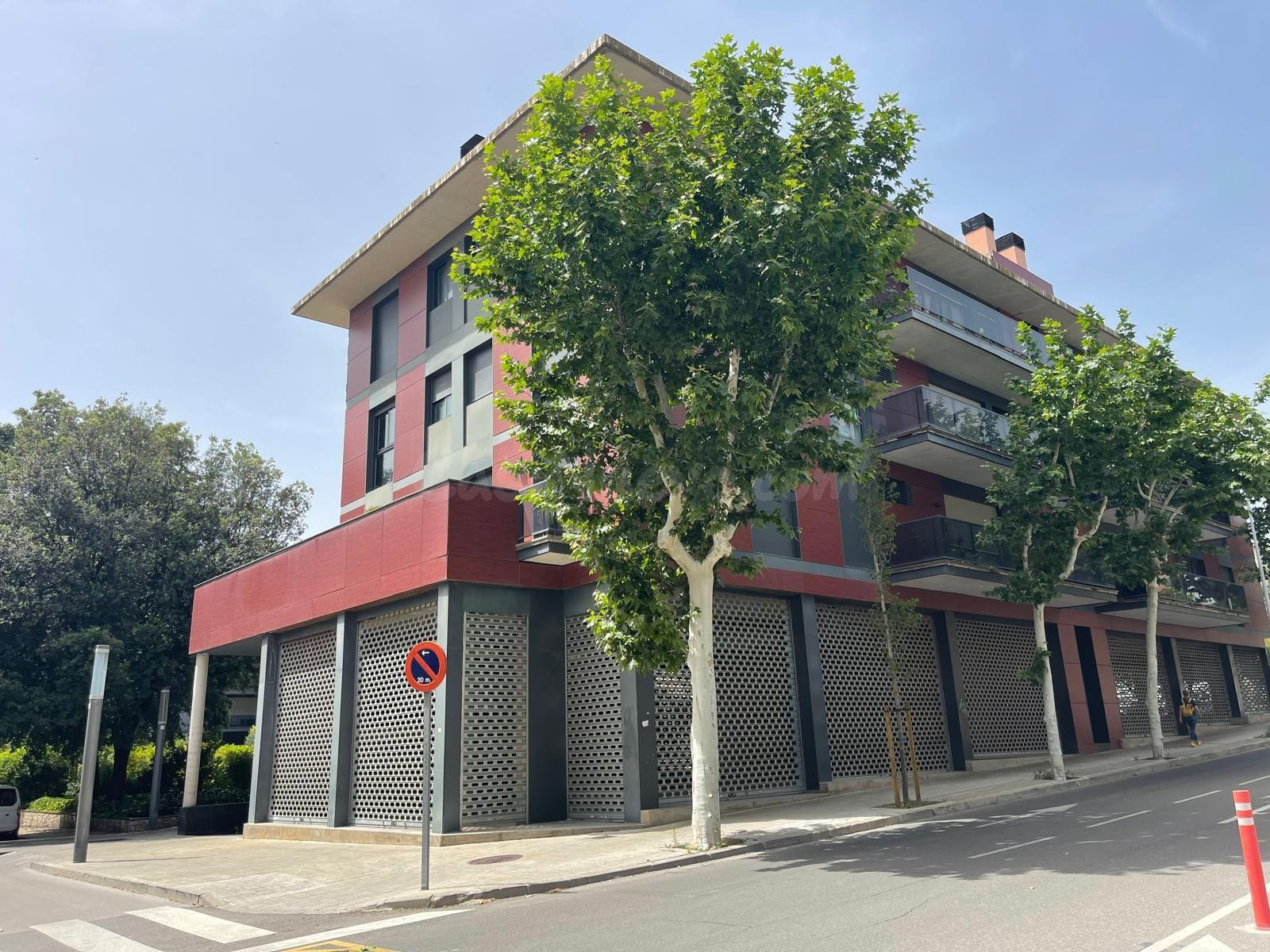 EXCEPCIONAL LOCAL COMERCIAL EN UBICACIÓ ESTRATÈGICA